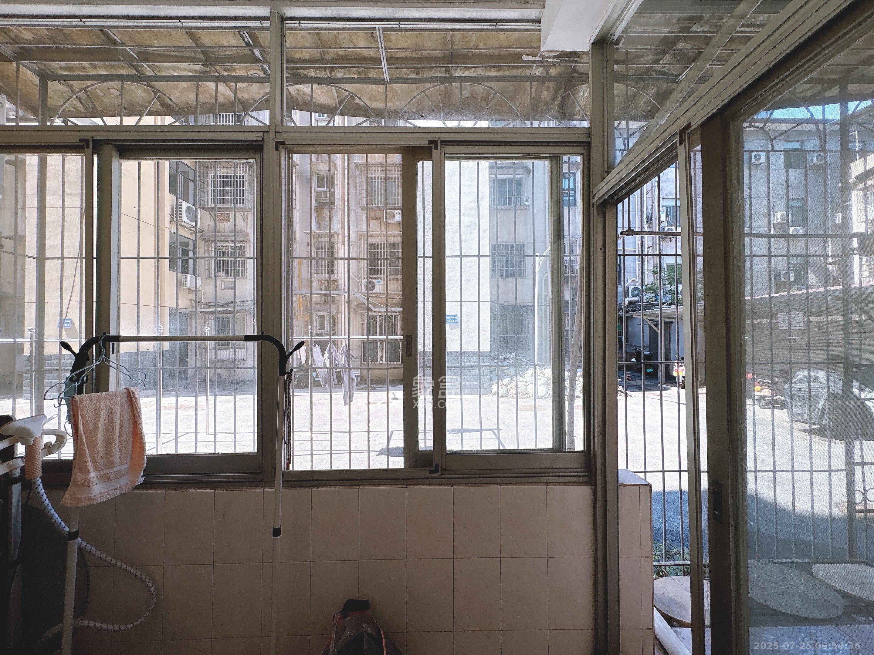 湖南省体育局单位宿舍(省体总会宿舍) 3室1厅1卫 2300.0元/月 湖南省体育局单位宿舍(省体总会宿舍) 3室1厅1卫 2300.0元/月室内图