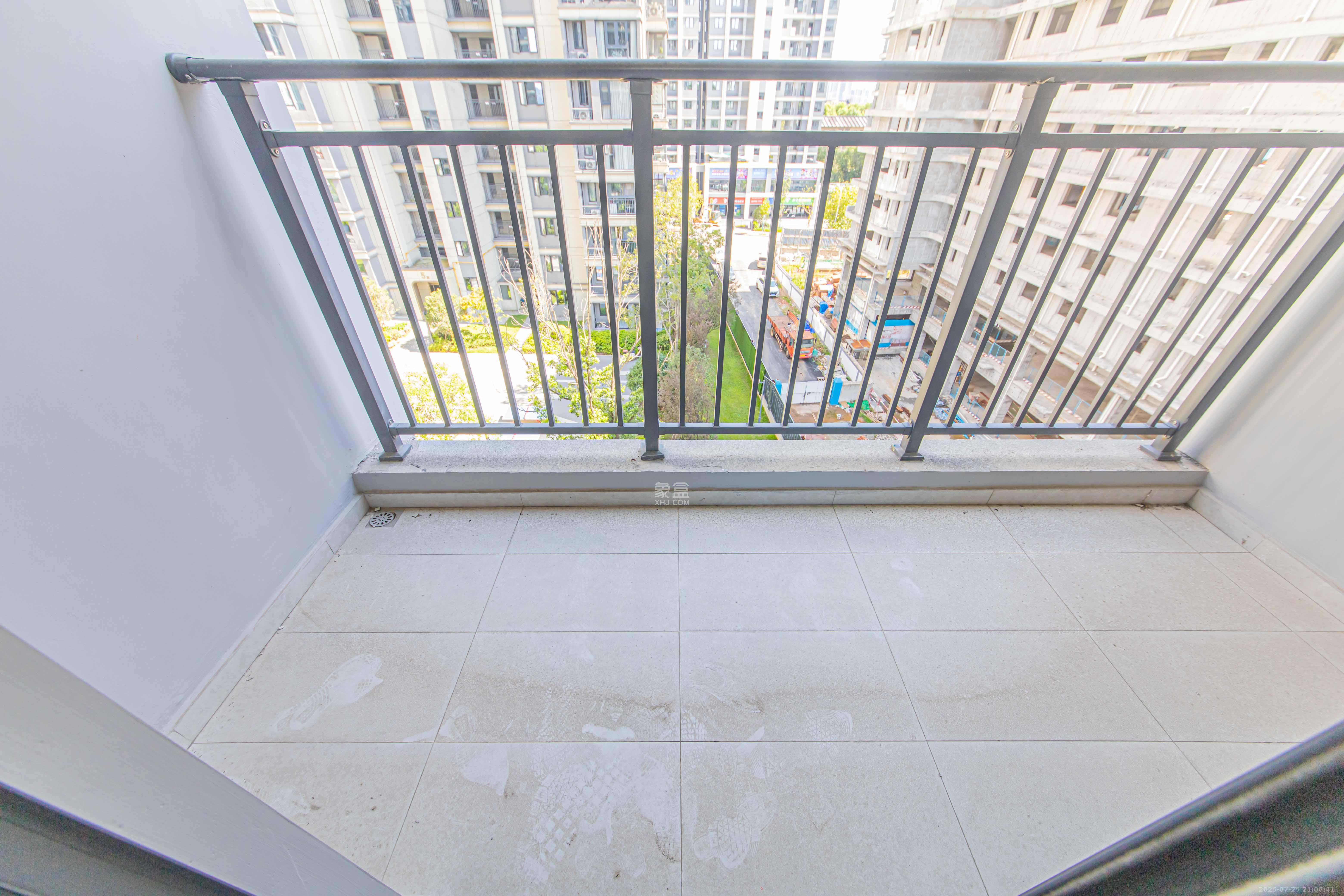 江悦和鸣 3室2厅2卫 209.80万 江悦和鸣 3室2厅2卫 209.80万阳台