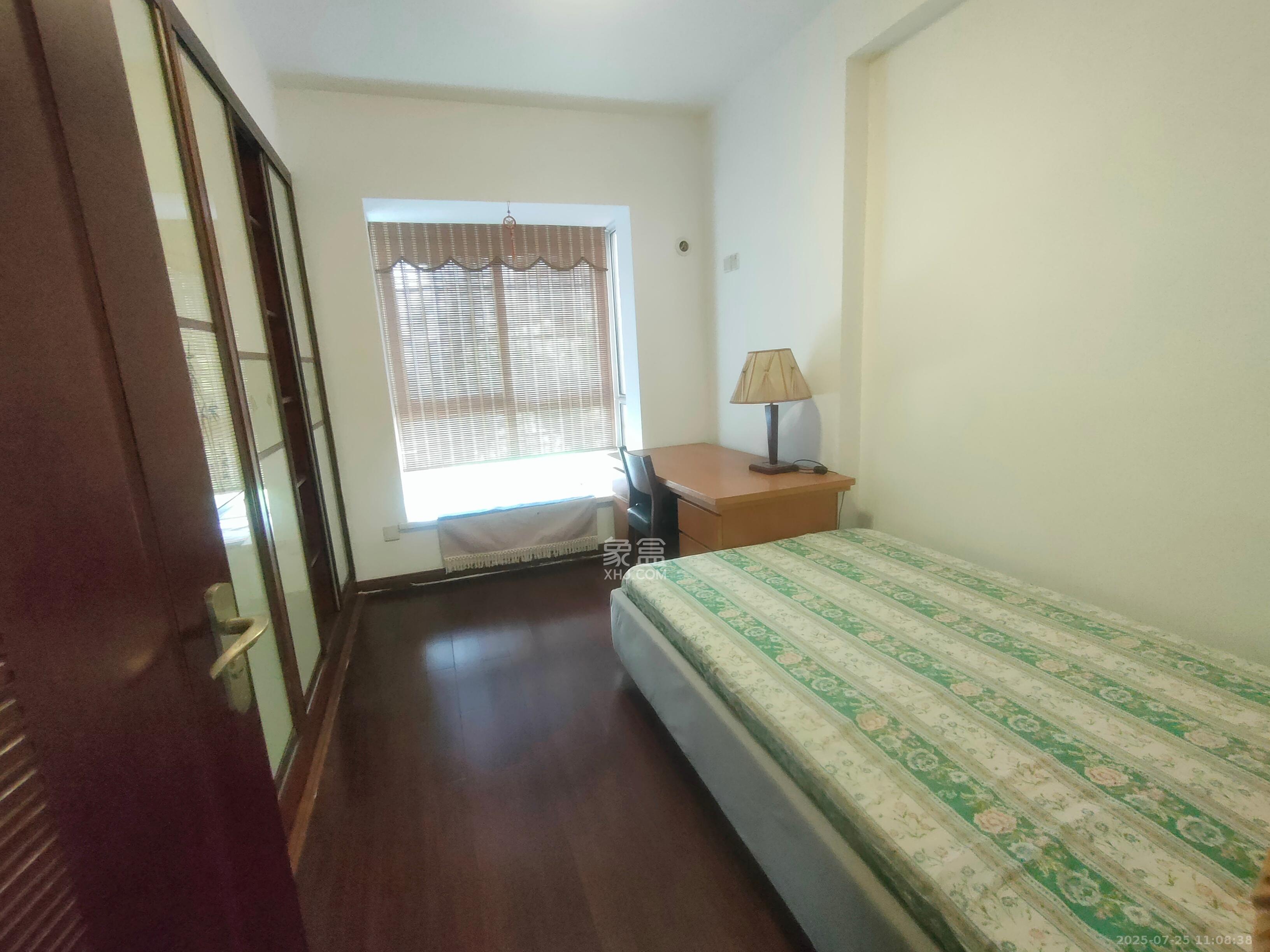 鸿景雅苑  3室2厅1卫    3800.0元/月 鸿景雅苑  3室2厅1卫    3800.0元/月室内图