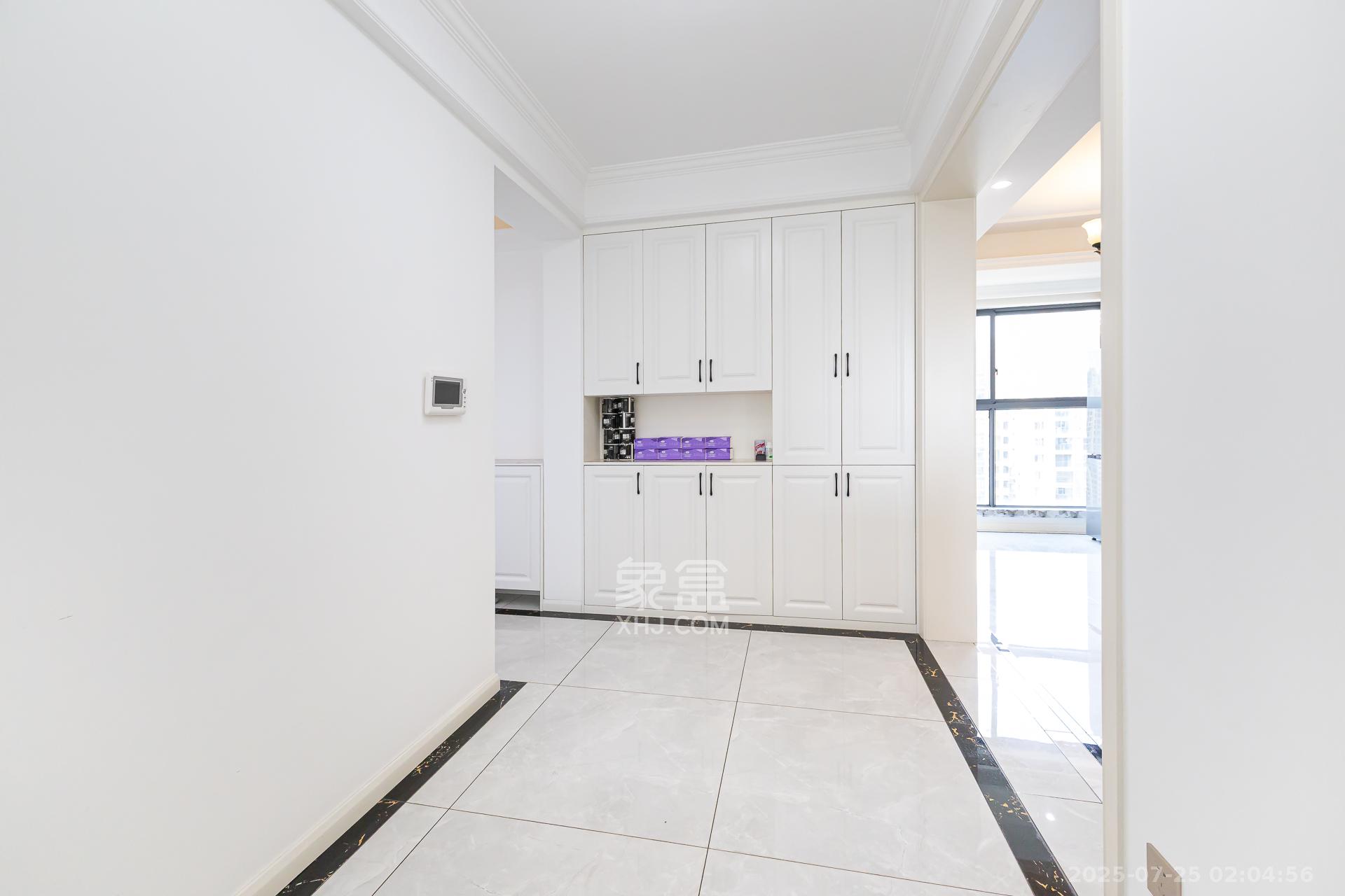 盛腾学林西岸  4室2厅2卫    125.0万 盛腾学林西岸  4室2厅2卫    125.0万客厅