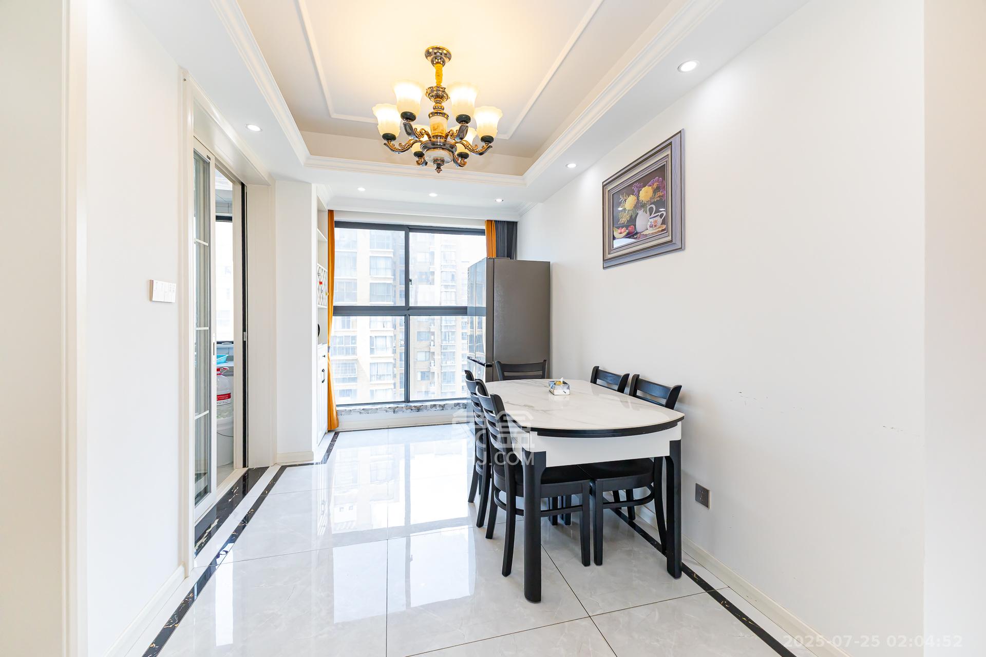 盛腾学林西岸  4室2厅2卫    125.0万 盛腾学林西岸  4室2厅2卫    125.0万客厅