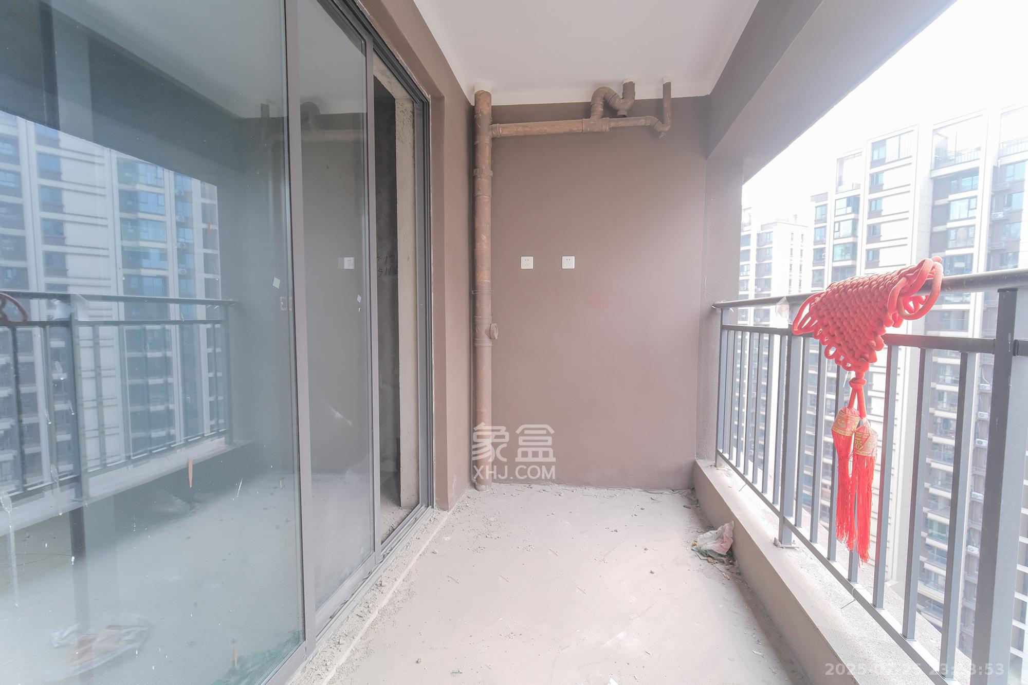 荣盛城 4室2厅2卫 78.0万 荣盛城 4室2厅2卫 78.0万阳台