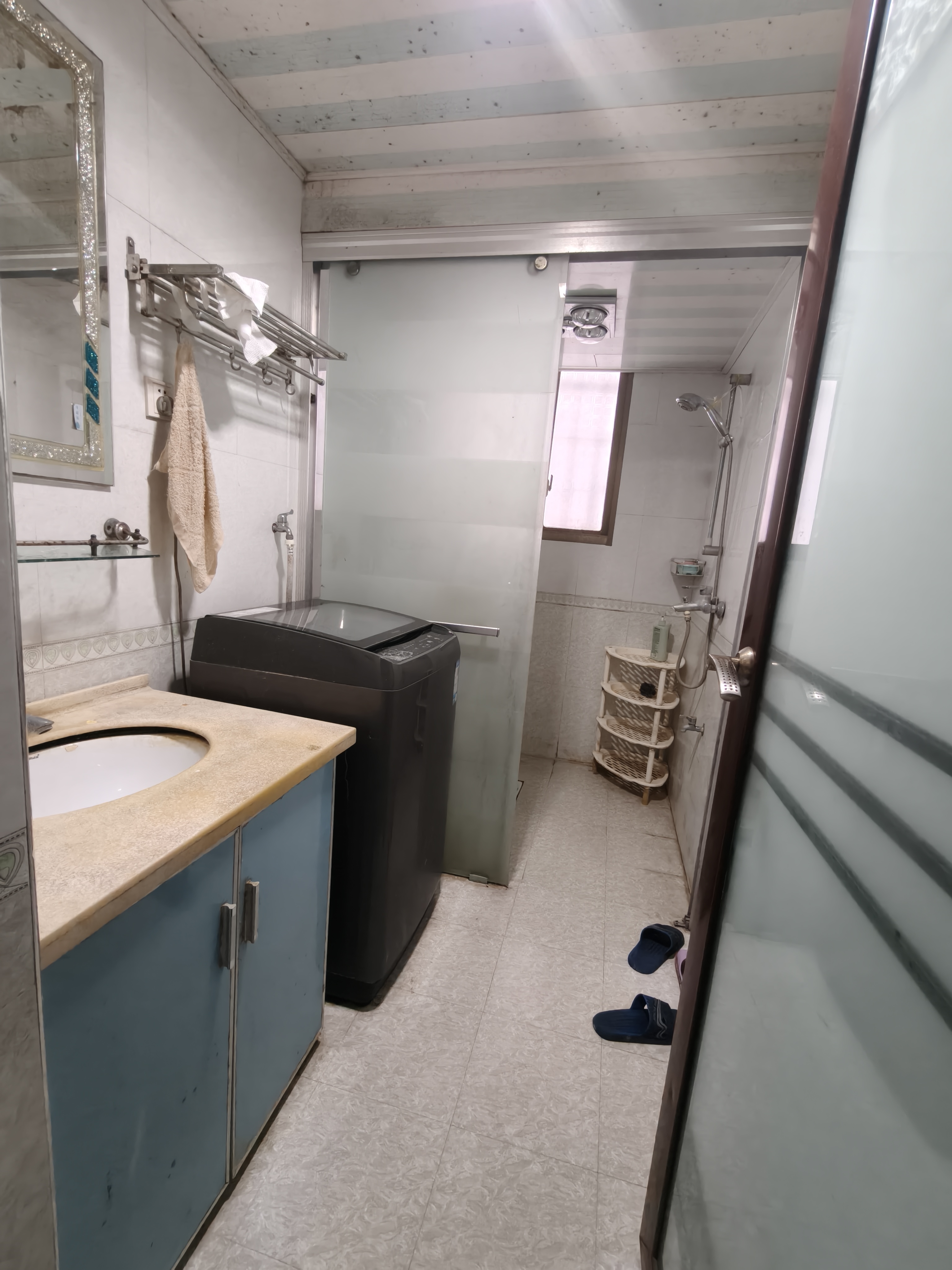 八一橡胶厂(长青中街) 1室0厅0卫 1300.0元/月 八一橡胶厂(长青中街) 1室0厅0卫 1300.0元/月室内图