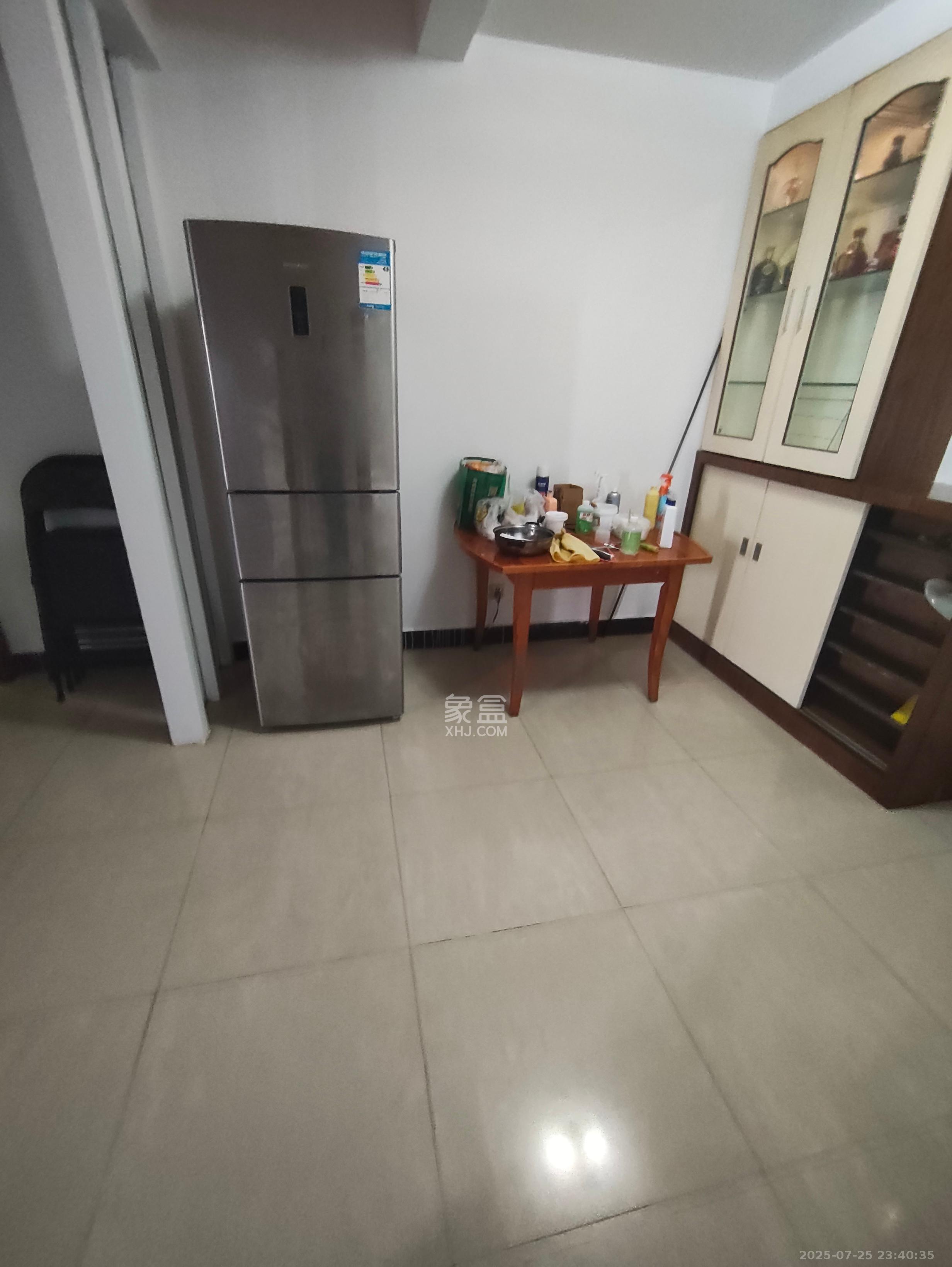 开宇大厦  4室2厅2卫   5200.00元/月室内图