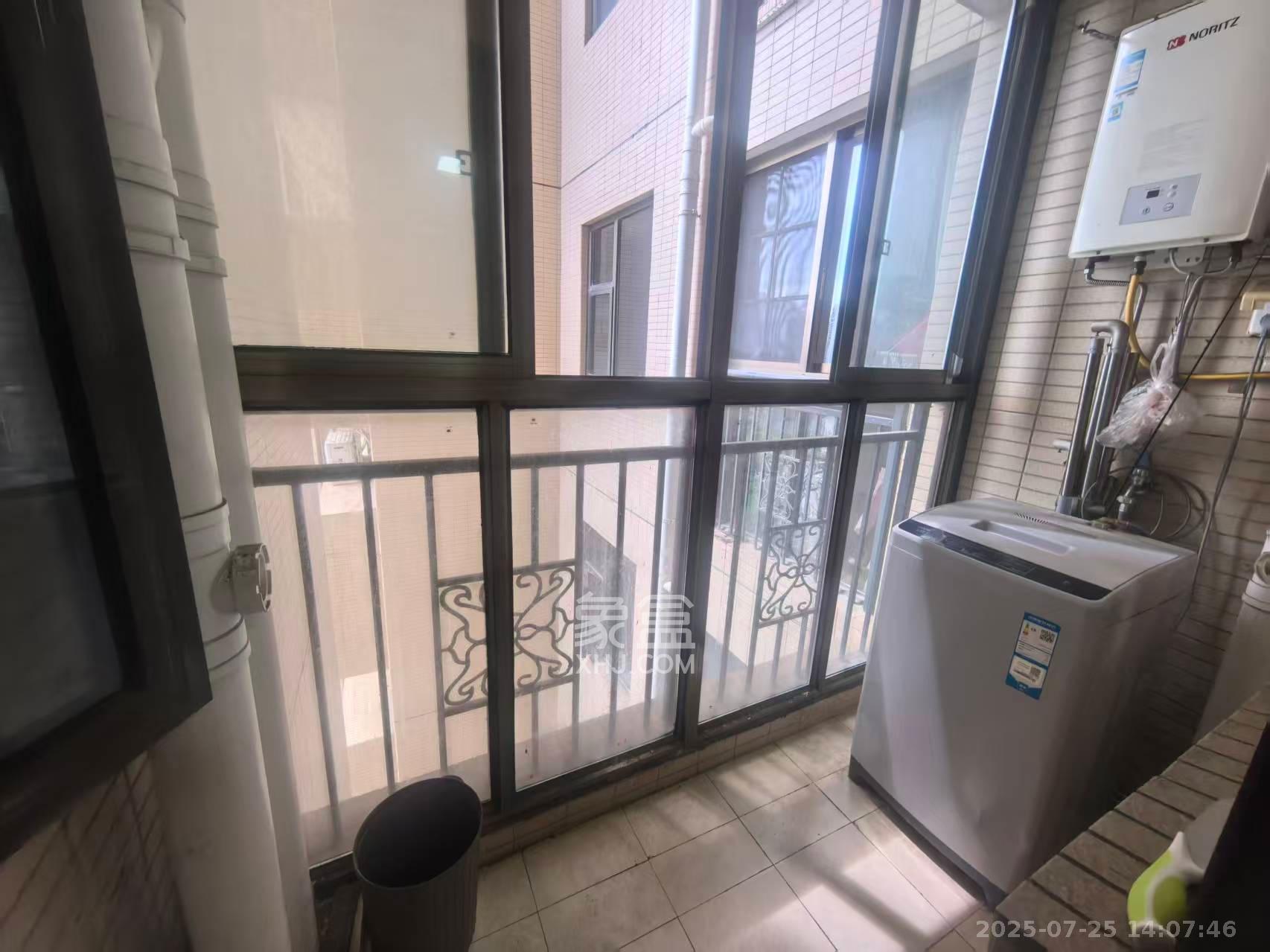 江山帝景哈佛  3室2厅1卫    2000.0元/月室内图