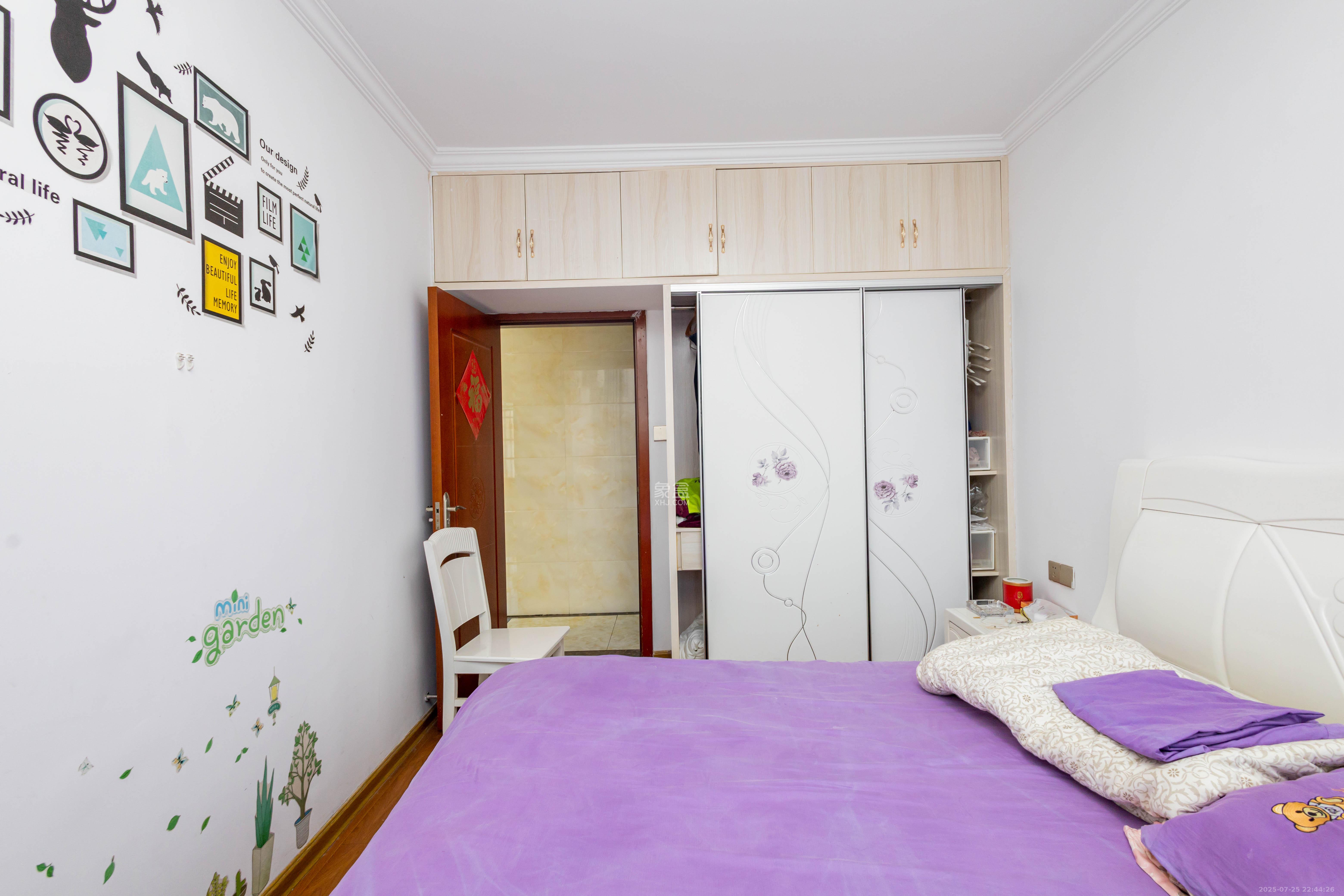 辉宏橄榄城  4室2厅2卫    74.0万卧室