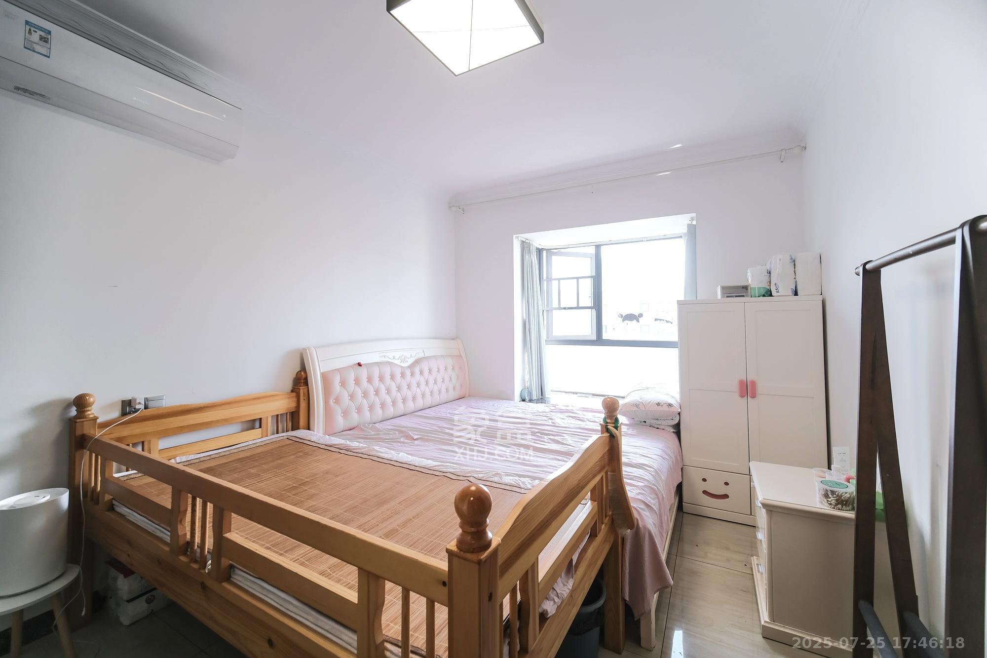 山水湾 1室2厅1卫 67.8万 山水湾 1室2厅1卫 67.8万卧室