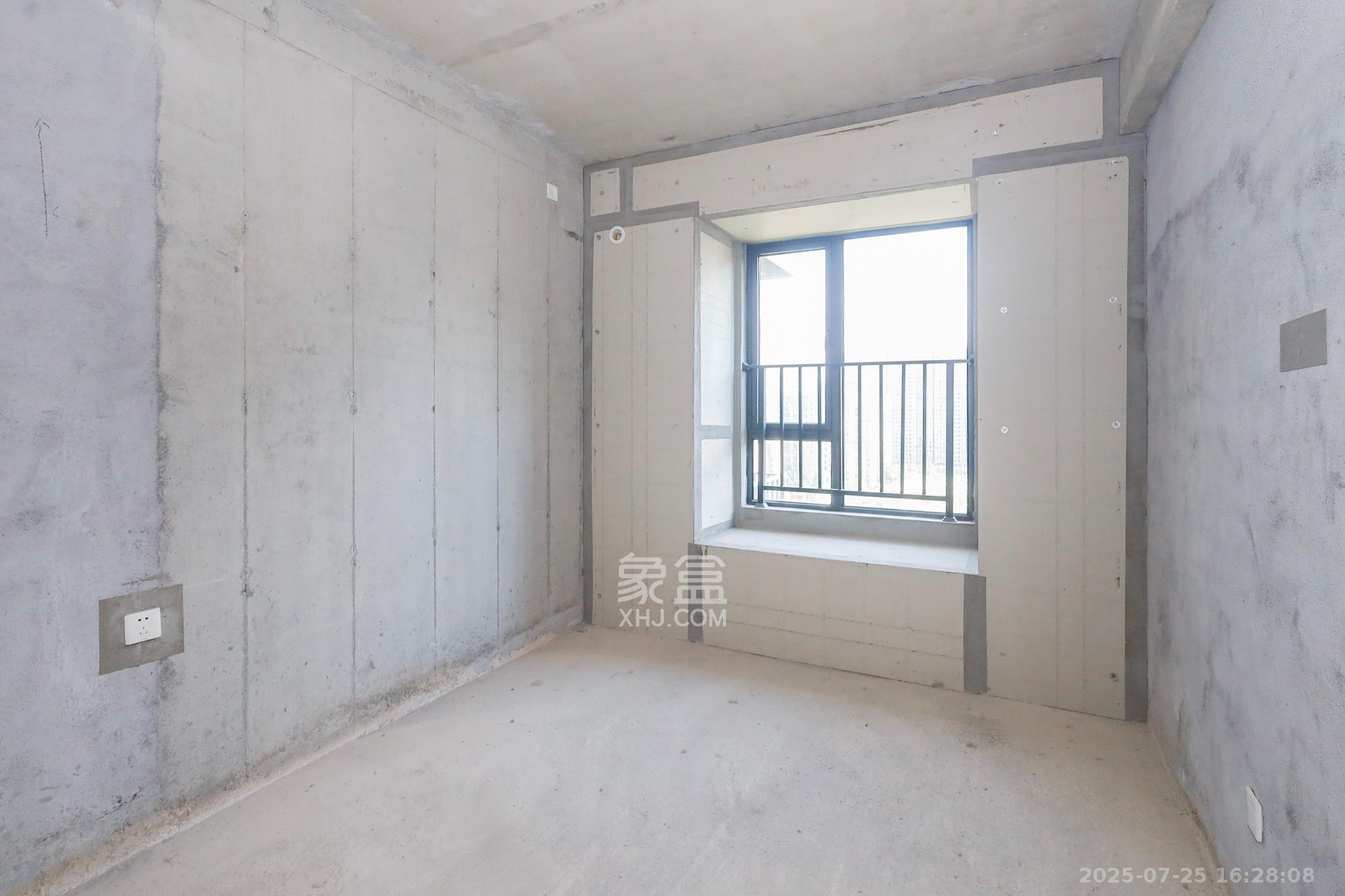 轨道中建麓江府  3室2厅2卫    160.0万卧室