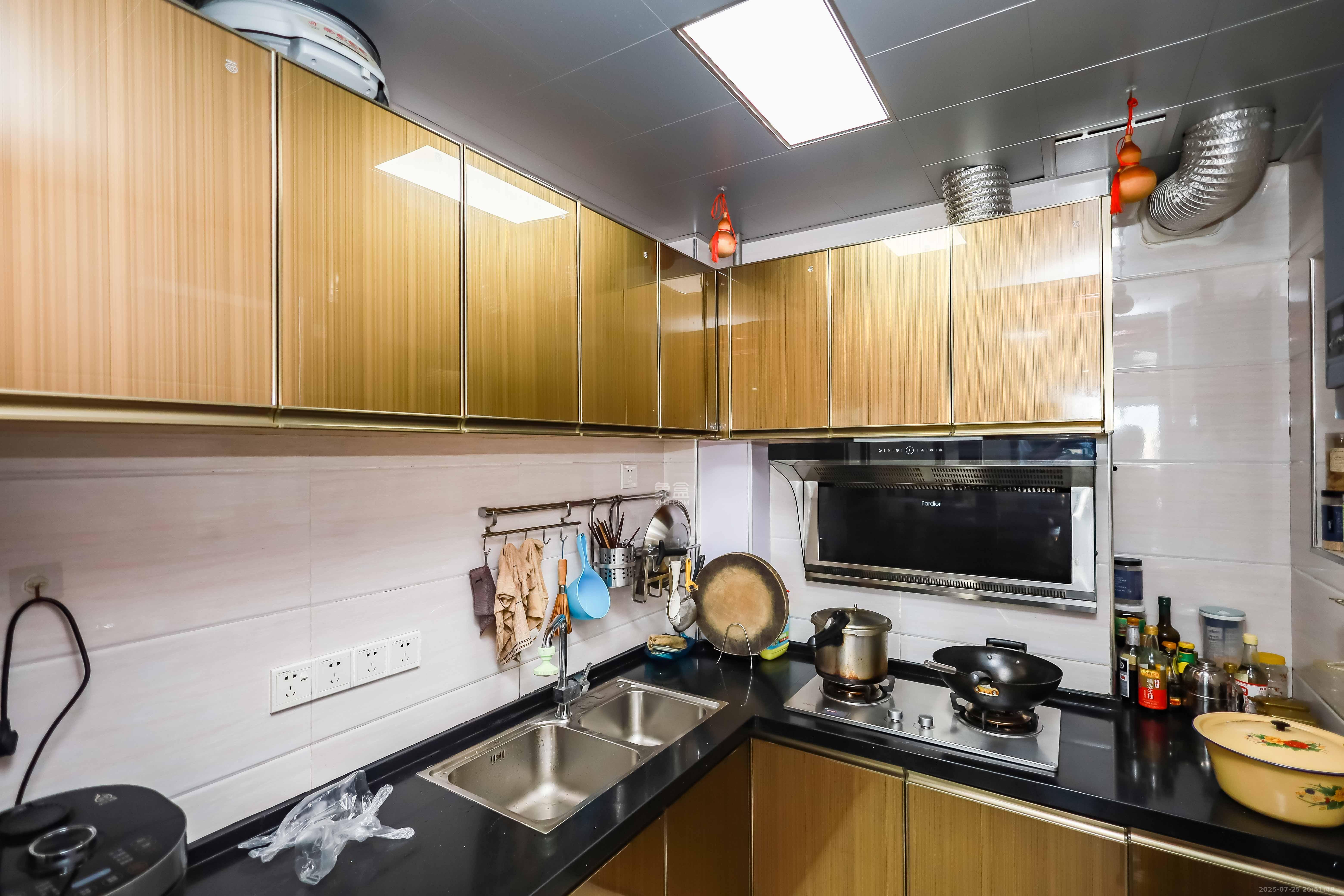 长房时代城 3室2厅1卫 95.0万 长房时代城 3室2厅1卫 95.0万厨房