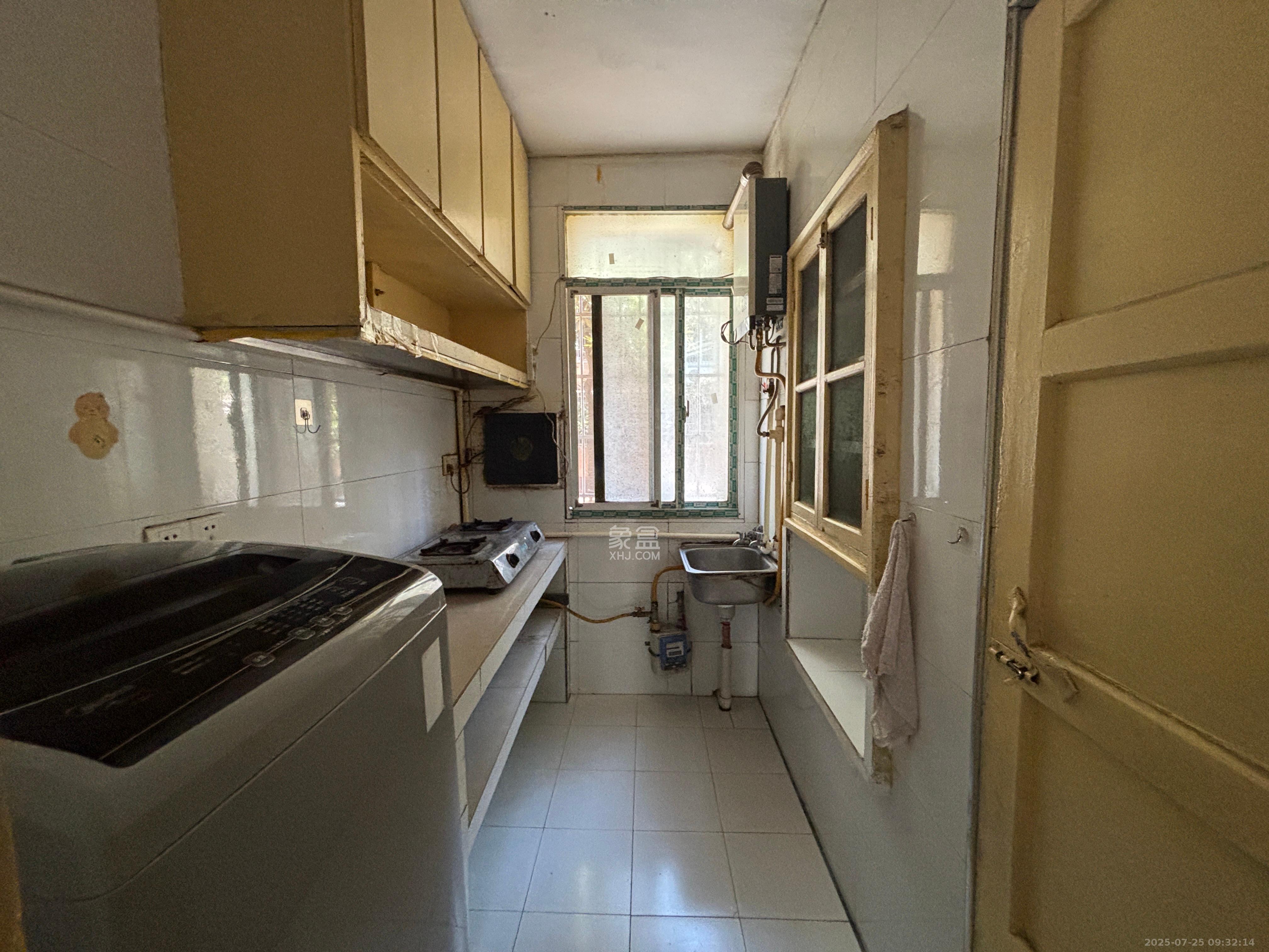 油铺街社区人造板厂宿舍  2室1厅1卫    1800.0元/月 油铺街社区人造板厂宿舍  2室1厅1卫    1800.0元/月室内图