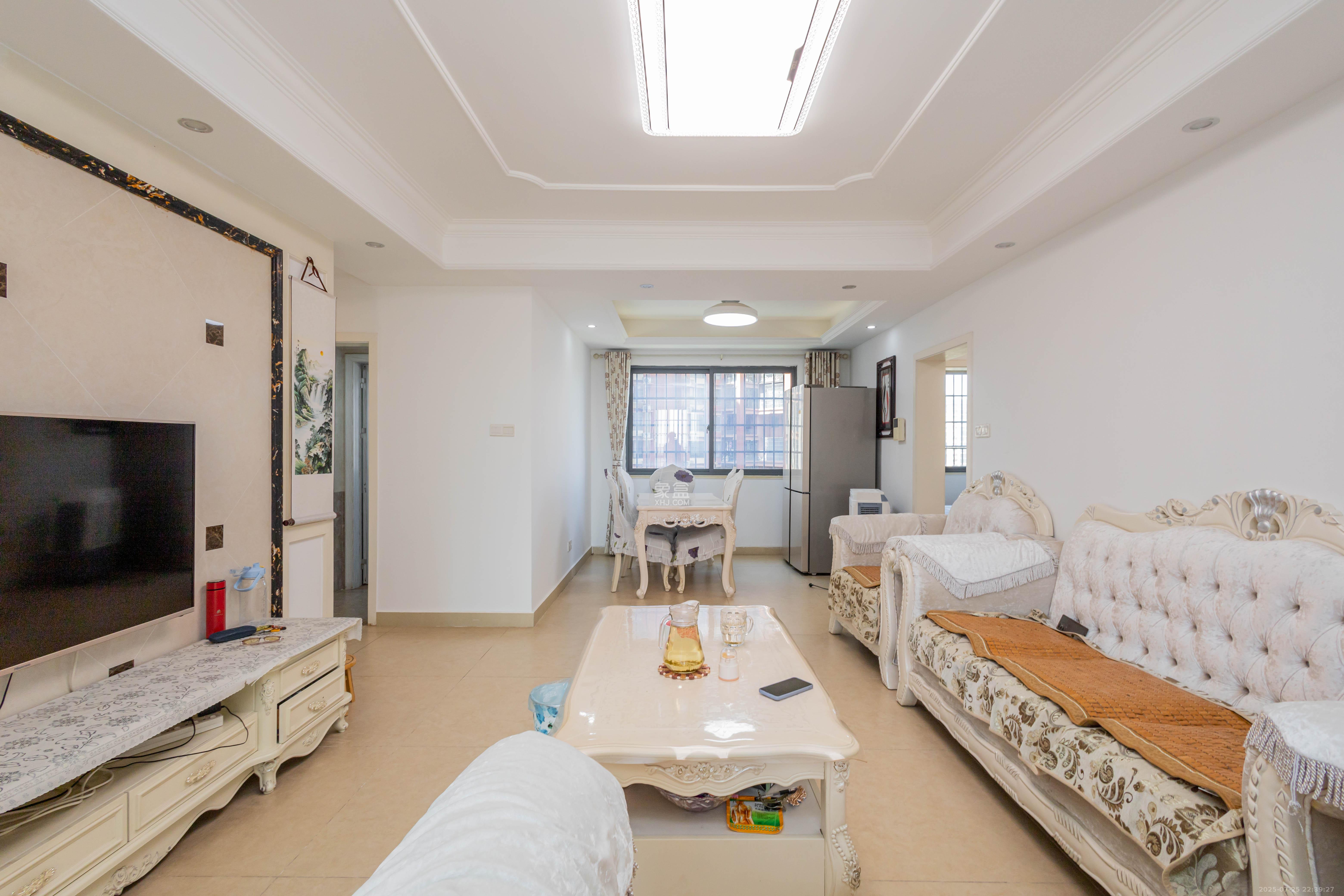 海德公园  4室2厅2卫    91.8万客厅