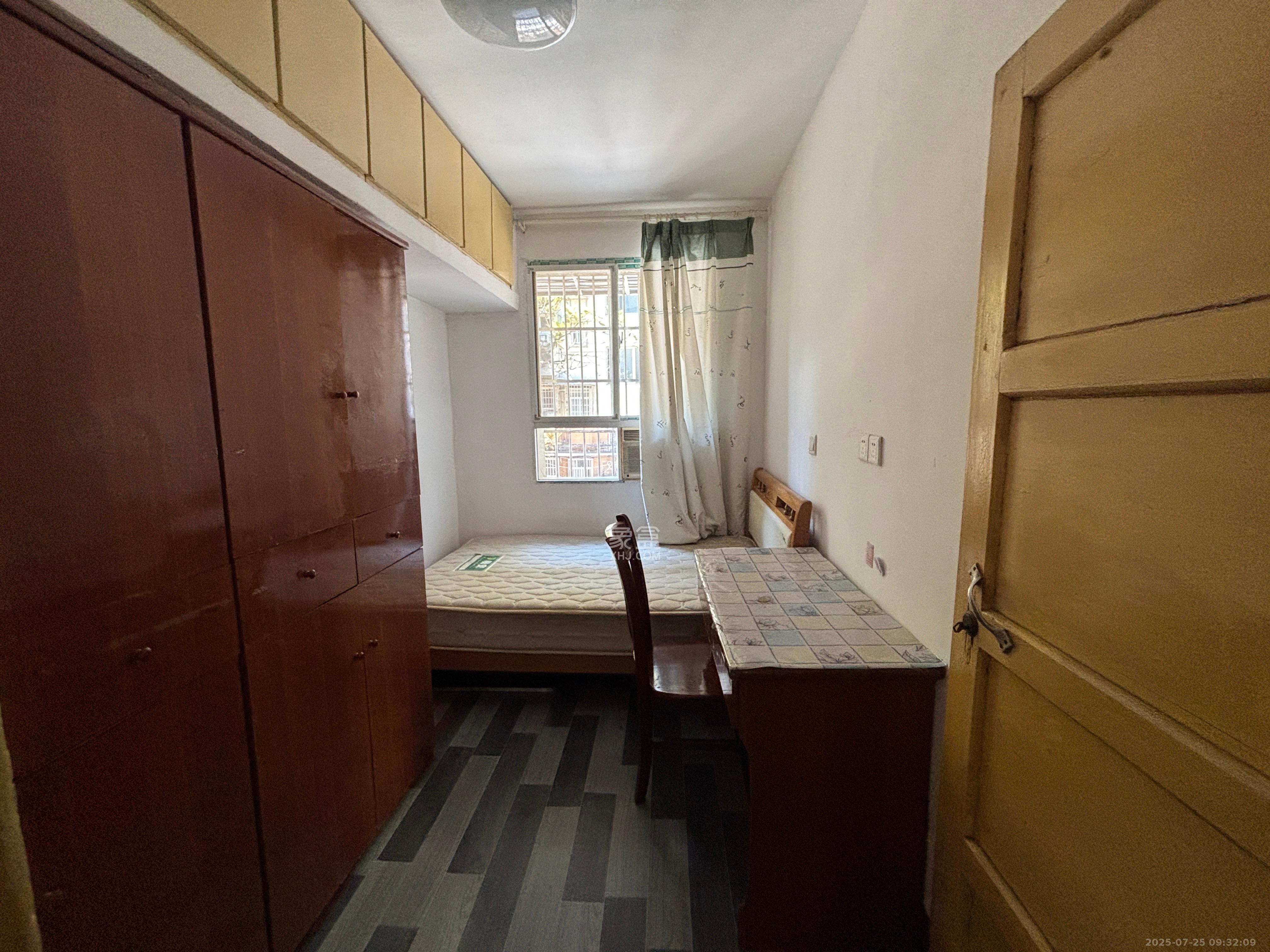 油铺街社区人造板厂宿舍  2室1厅1卫    1800.0元/月 油铺街社区人造板厂宿舍  2室1厅1卫    1800.0元/月室内图