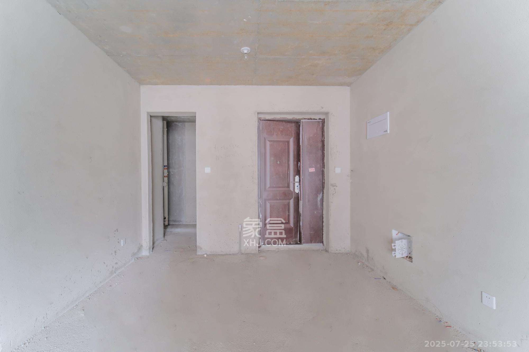 荣盛城 4室2厅2卫 78.0万 荣盛城 4室2厅2卫 78.0万客厅