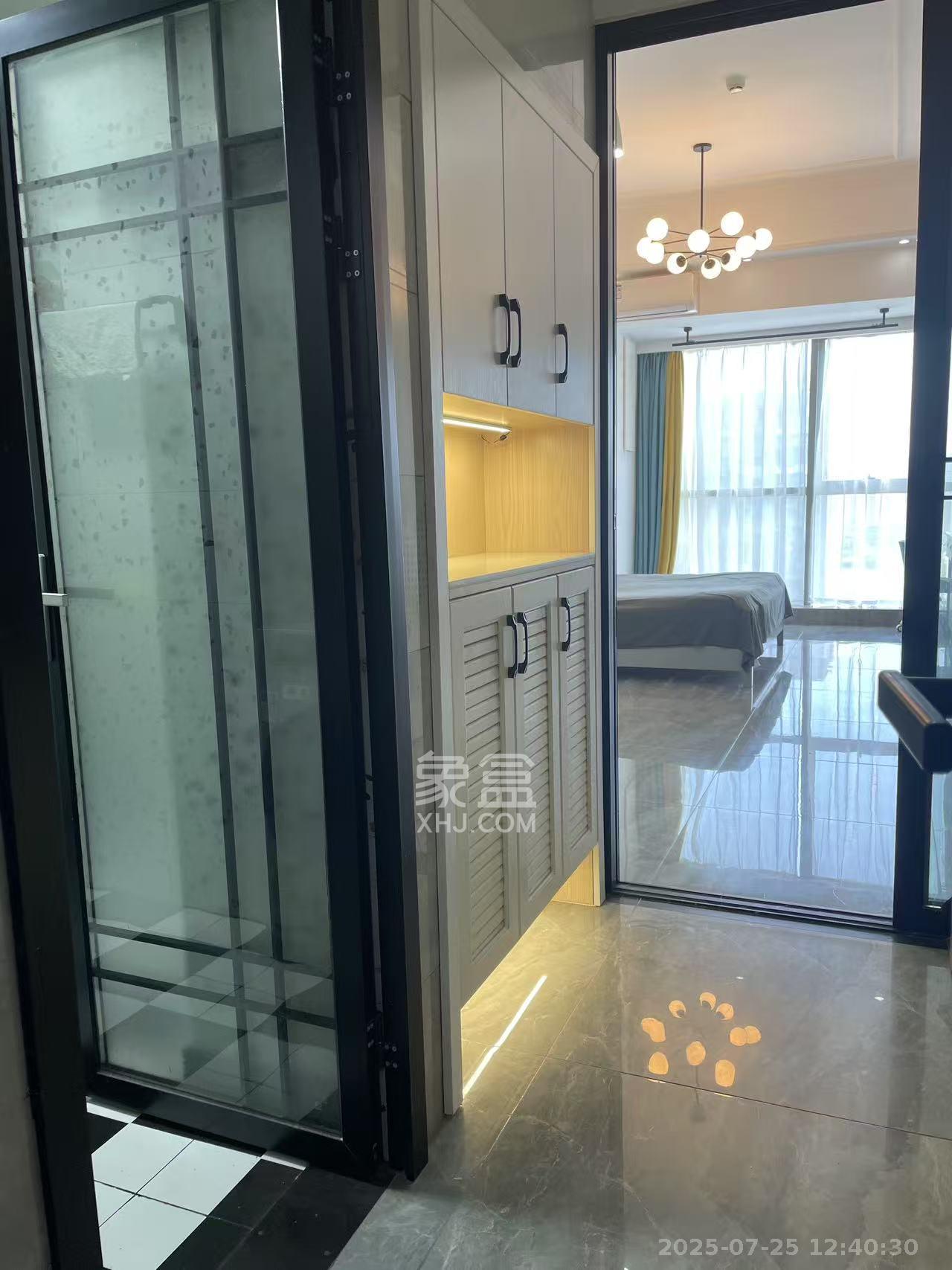 奥克斯滨仕花园(奥克斯洋湖广场/奥克斯中心) 1室1厅1卫 1900.0元/月 奥克斯滨仕花园(奥克斯洋湖广场/奥克斯中心) 1室1厅1卫 1900.0元/月室内图