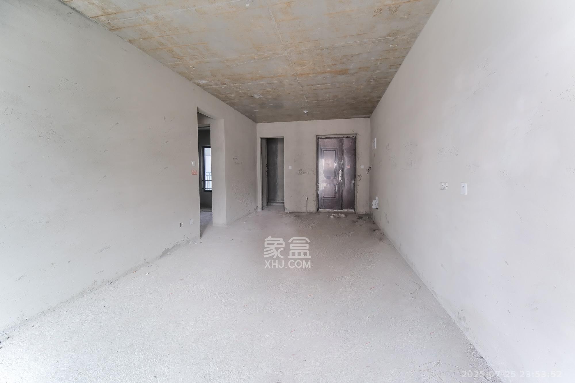 荣盛城 4室2厅2卫 78.0万 荣盛城 4室2厅2卫 78.0万客厅