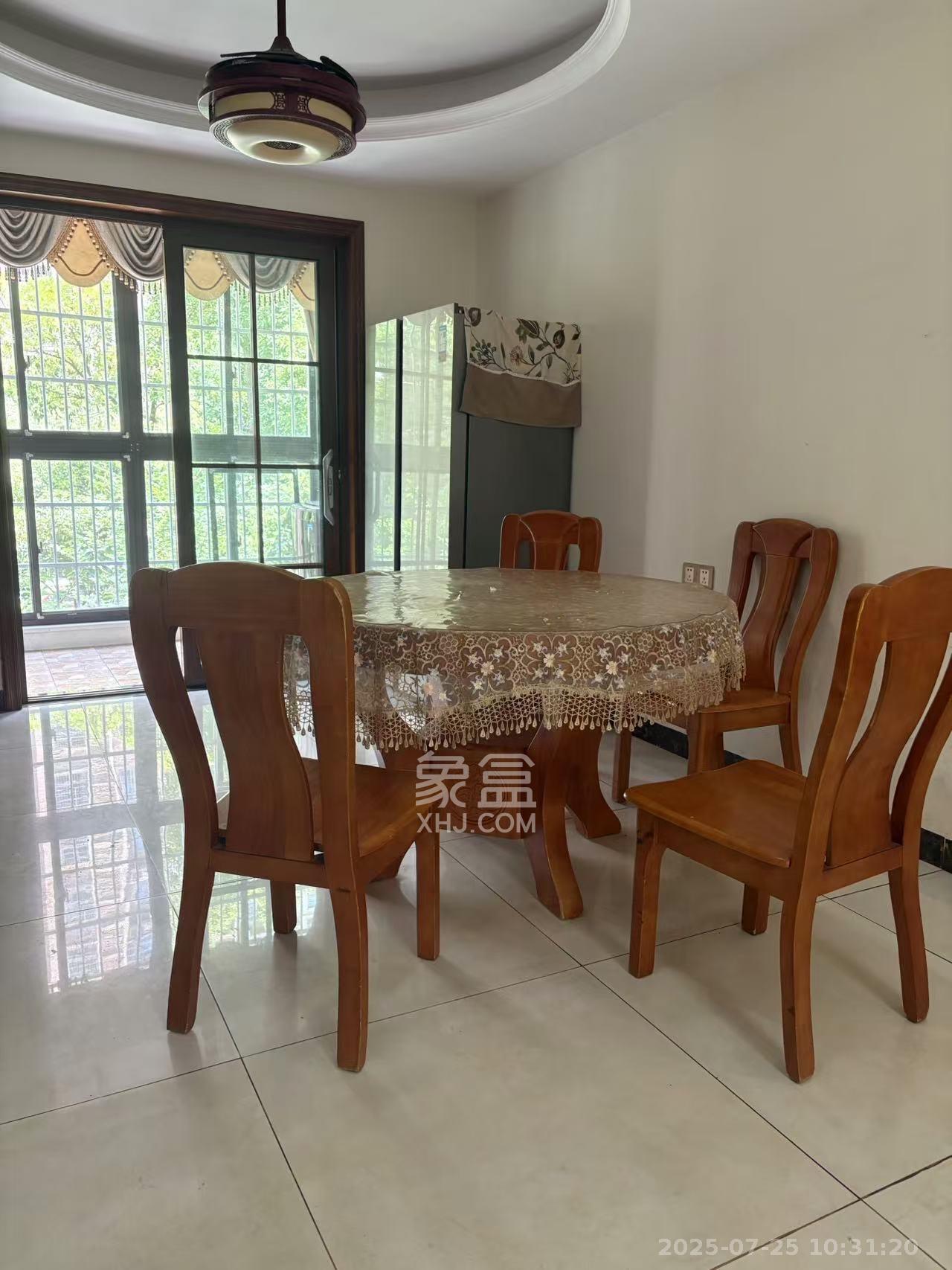 和馨园 4室2厅2卫 3000.0元/月 和馨园 4室2厅2卫 3000.0元/月室内图