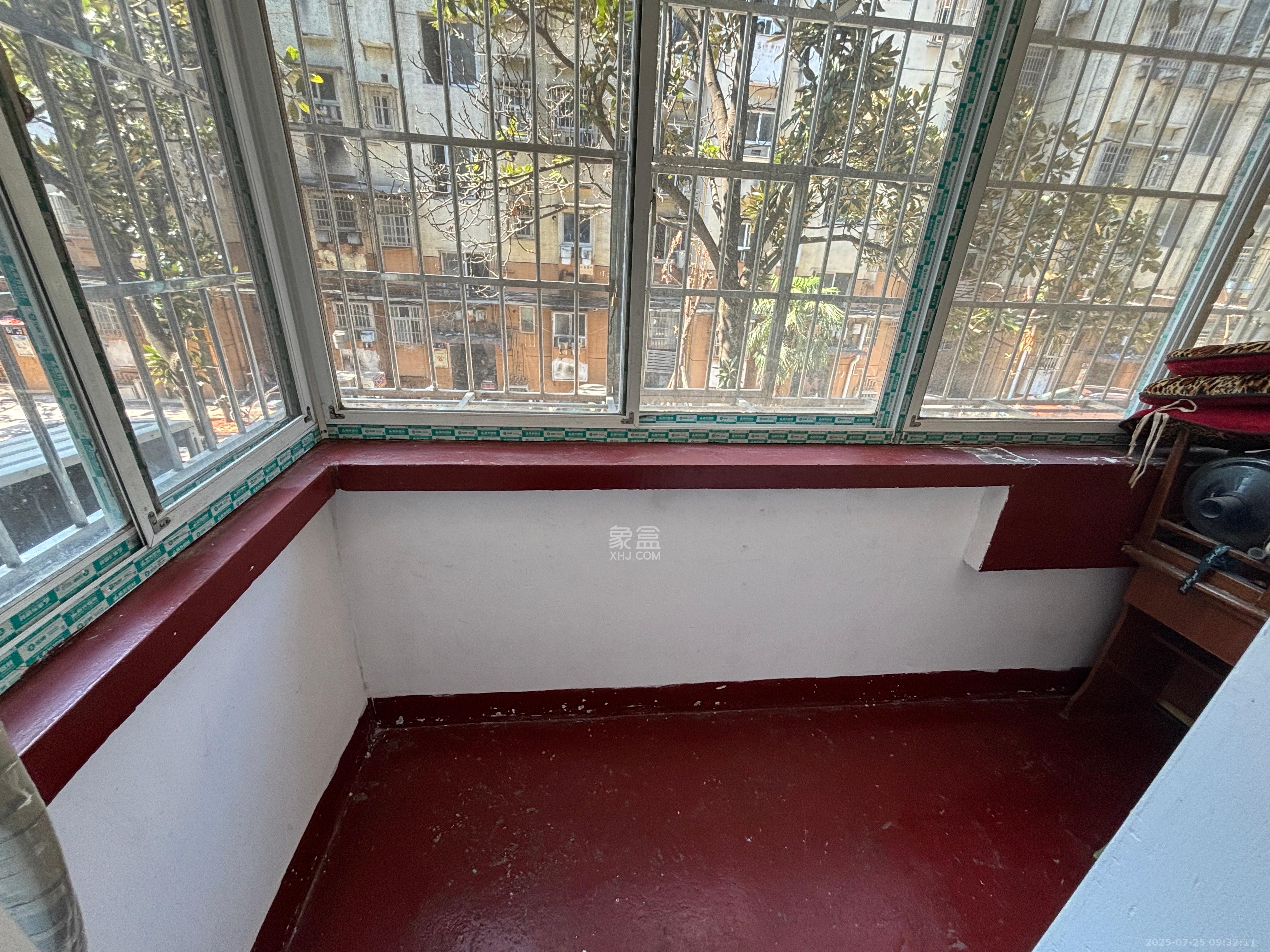 油铺街社区人造板厂宿舍  2室1厅1卫    1800.0元/月 油铺街社区人造板厂宿舍  2室1厅1卫    1800.0元/月室内图