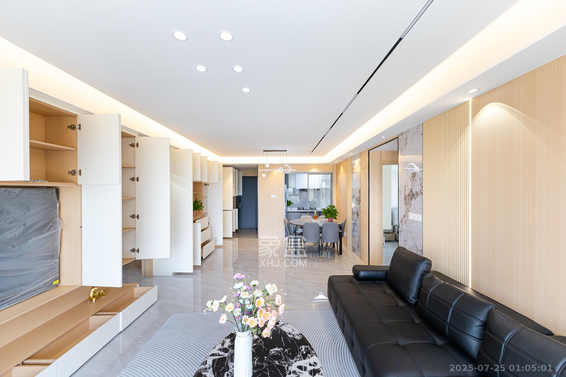 龙湖璟宸原著（龙湖紫宸）  4室2厅2卫    142.0万客厅