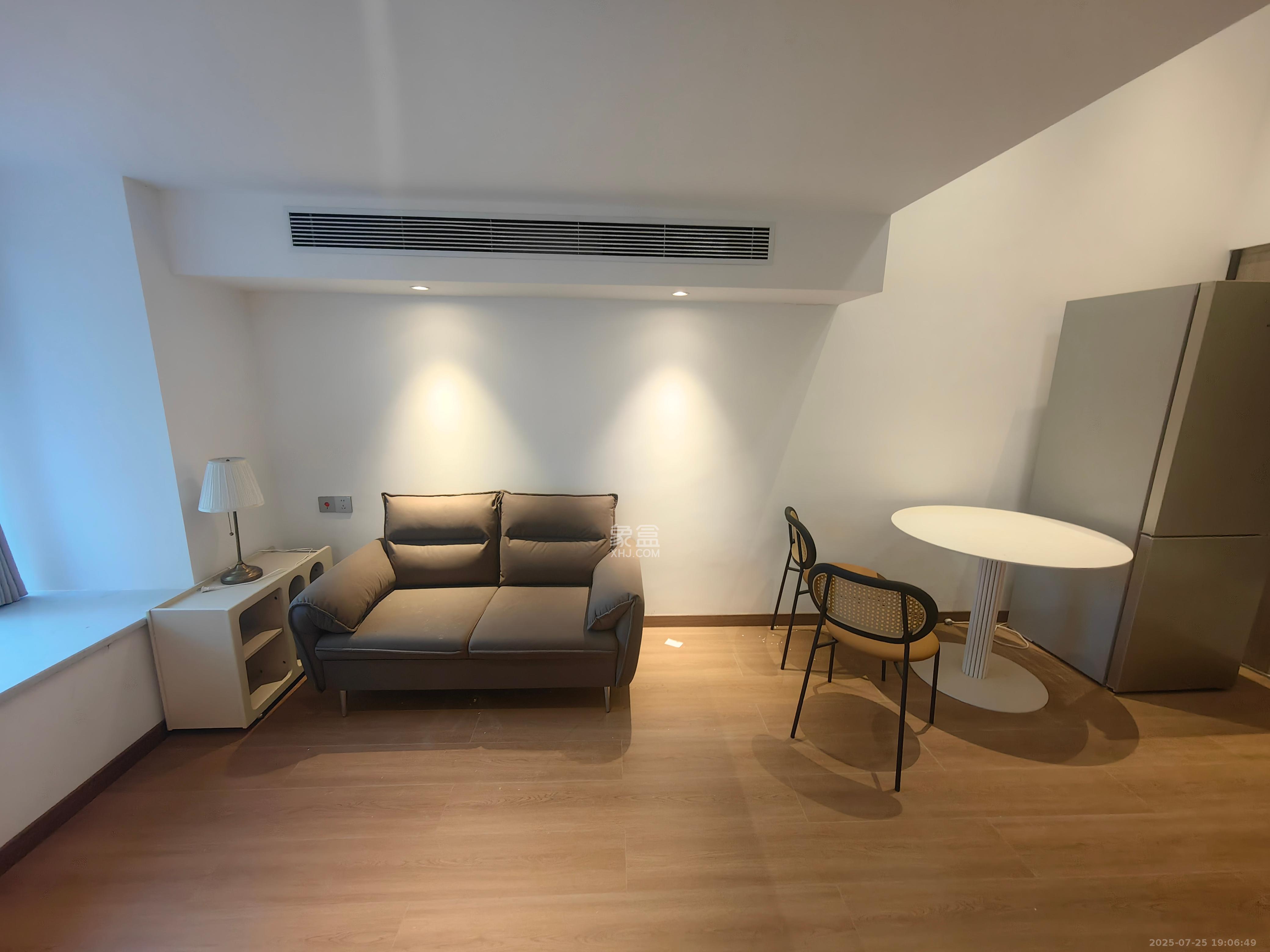 正荣梅溪紫阙台  2室1厅1卫    2200.0元/月 正荣梅溪紫阙台  2室1厅1卫    2200.0元/月室内图