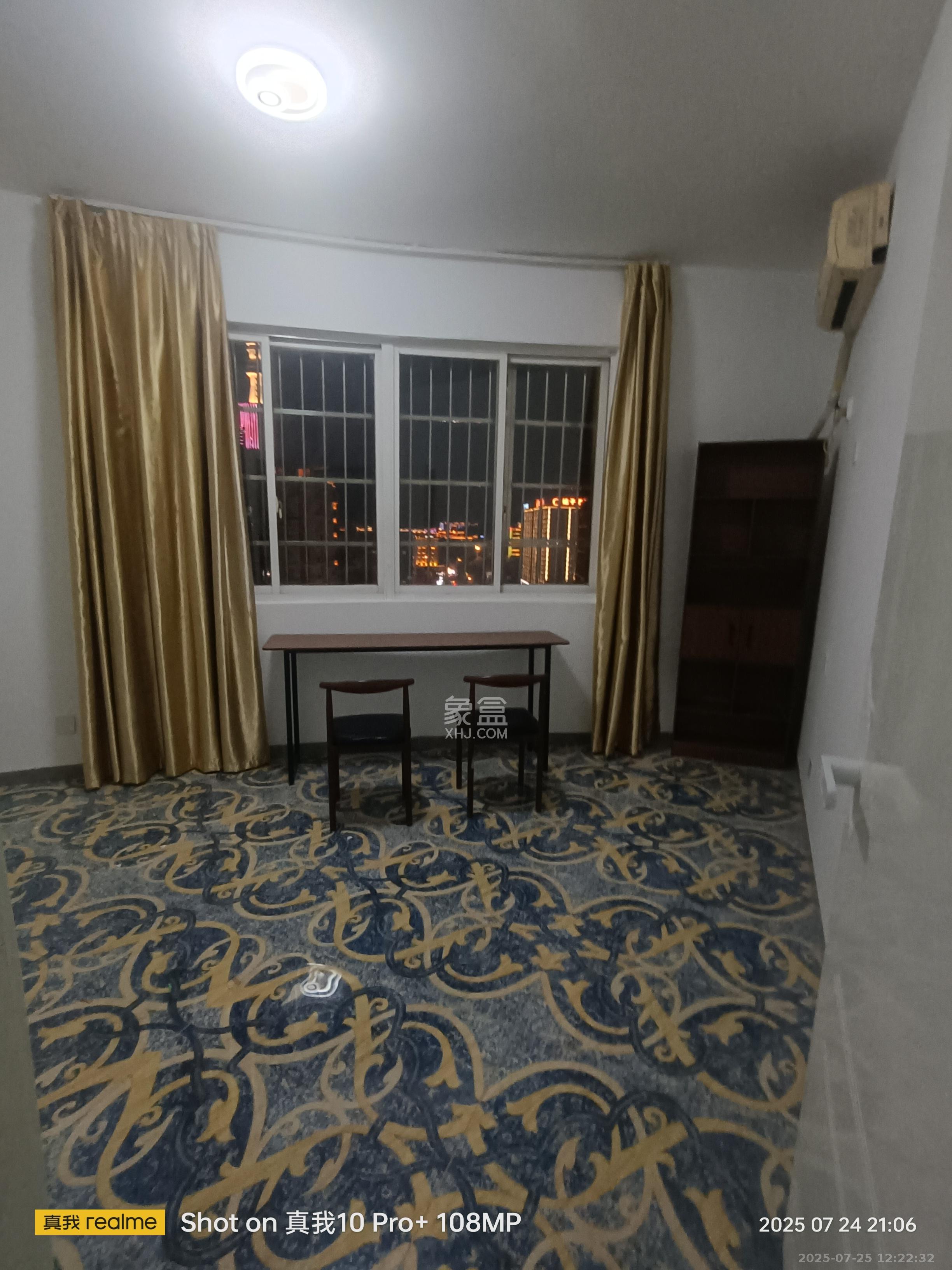 麓山才苑 3室2厅1卫 4000.0元/月 麓山才苑 3室2厅1卫 4000.0元/月室内图