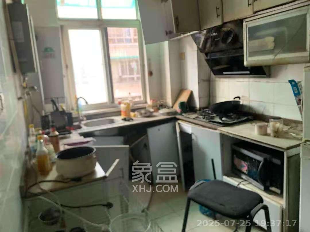 鑫天佳园 3室1厅2卫 1800.0元/月 鑫天佳园 3室1厅2卫 1800.0元/月室内图