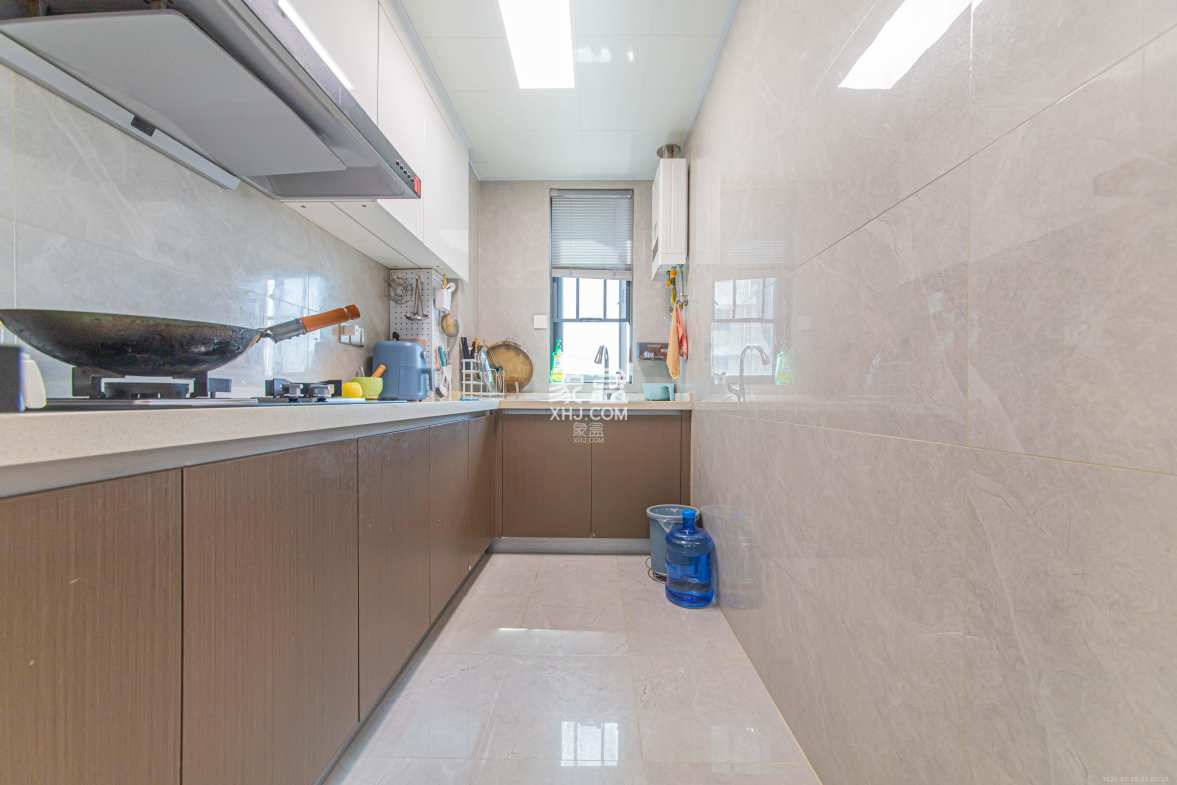 江悦和鸣  3室2厅2卫    195.0万 江悦和鸣  3室2厅2卫    195.0万厨房