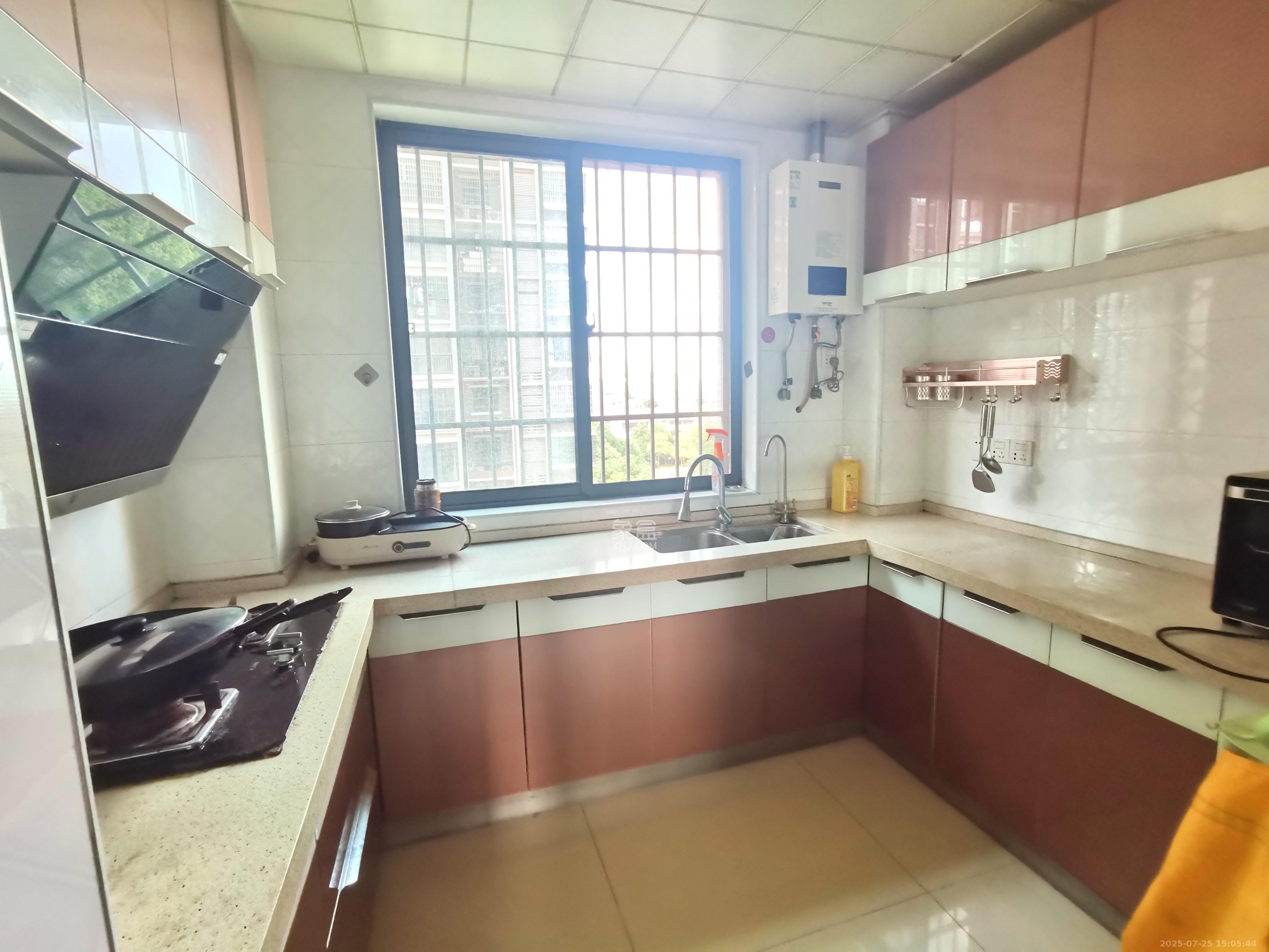 丰源国际  3室2厅2卫    1900.0元/月室内图