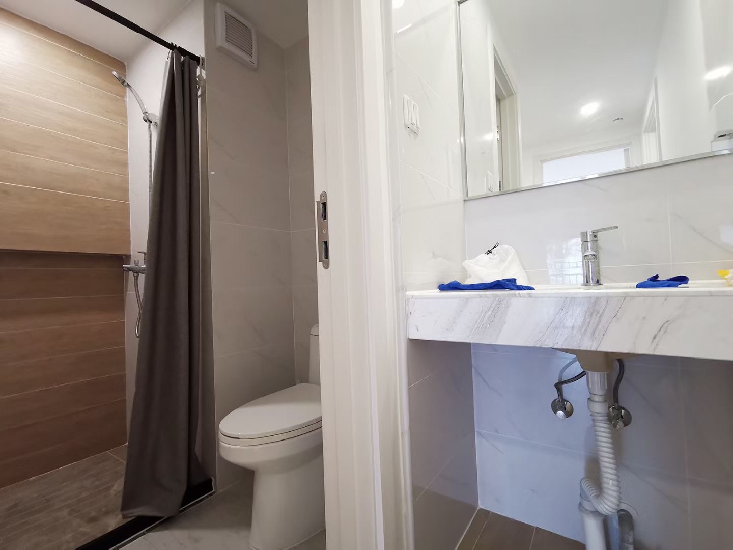 保利中央海岸三期熙园  2室1厅1卫    2300.0元/月 保利中央海岸三期熙园  2室1厅1卫    2300.0元/月室内图