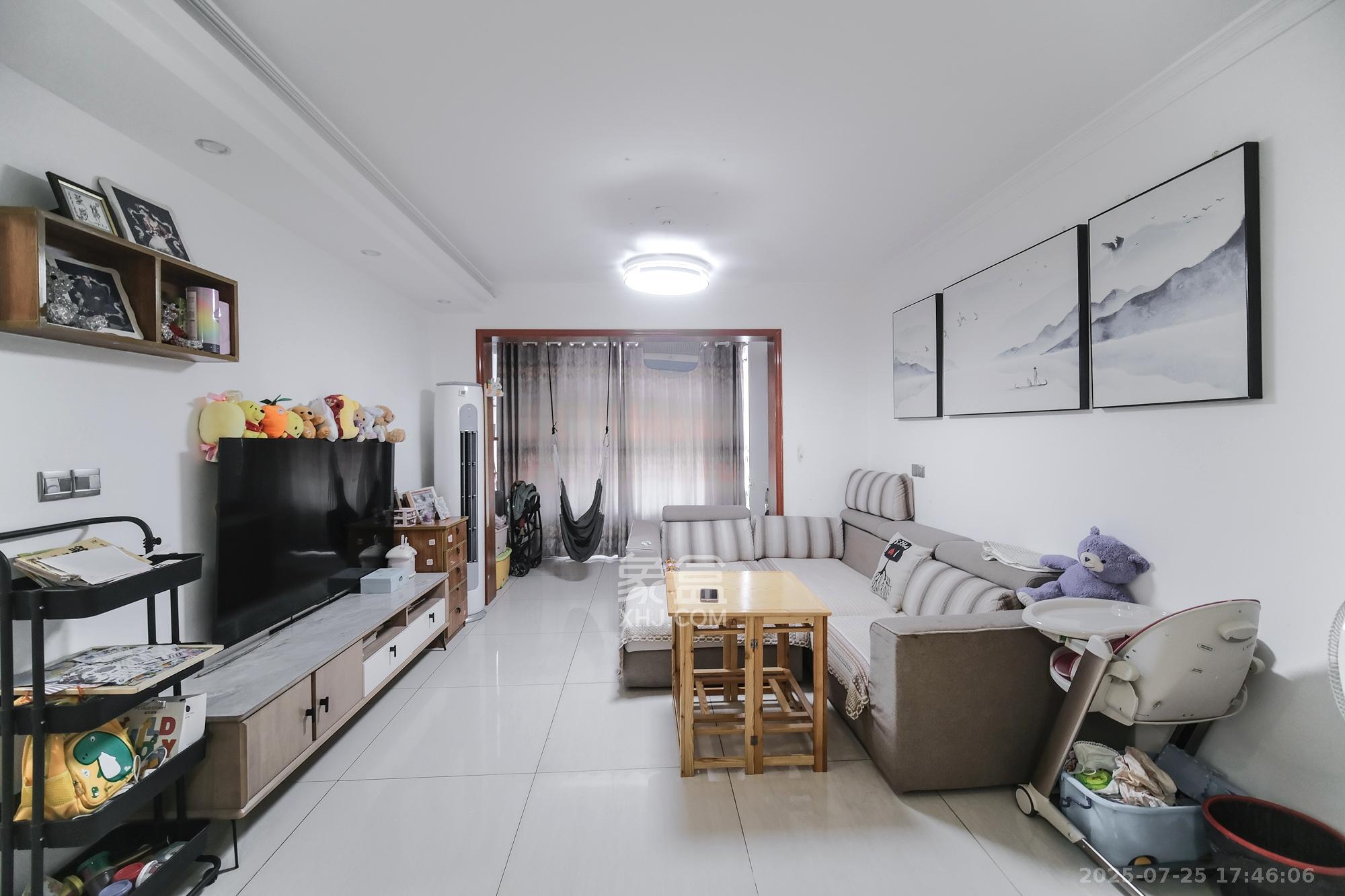 山水湾 1室2厅1卫 67.8万 山水湾 1室2厅1卫 67.8万客厅