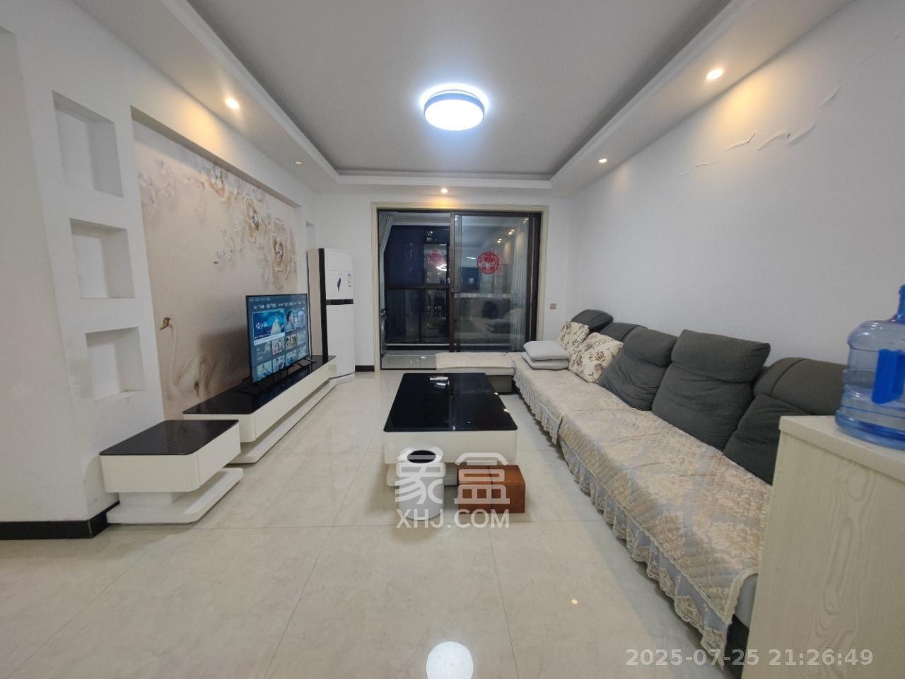 华润凤凰城三期  3室2厅1卫    2300.0元/月室内图