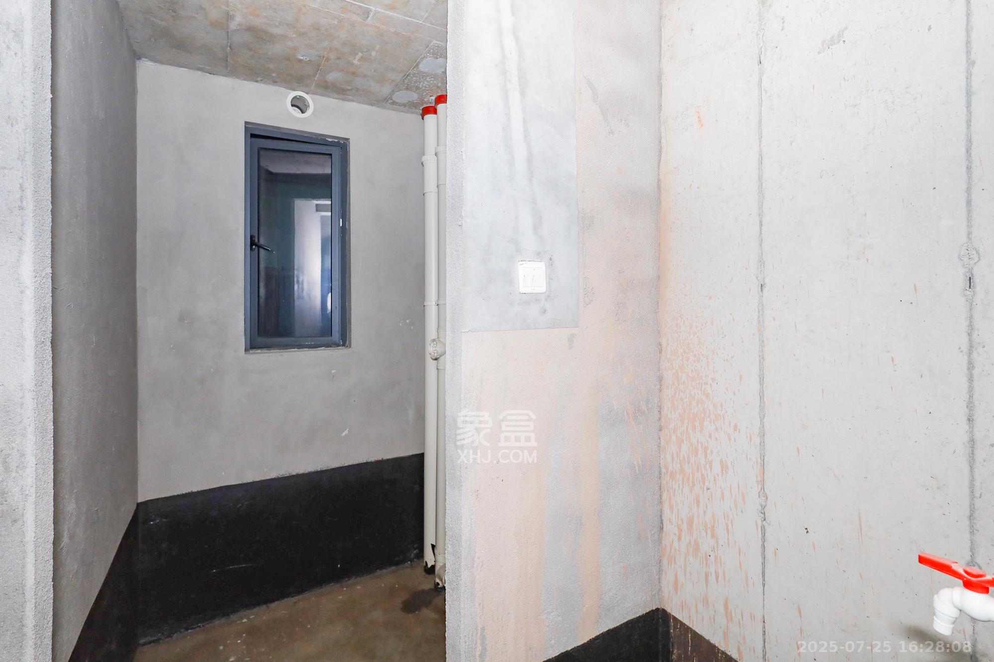 轨道中建麓江府  3室2厅2卫    160.0万卫生间