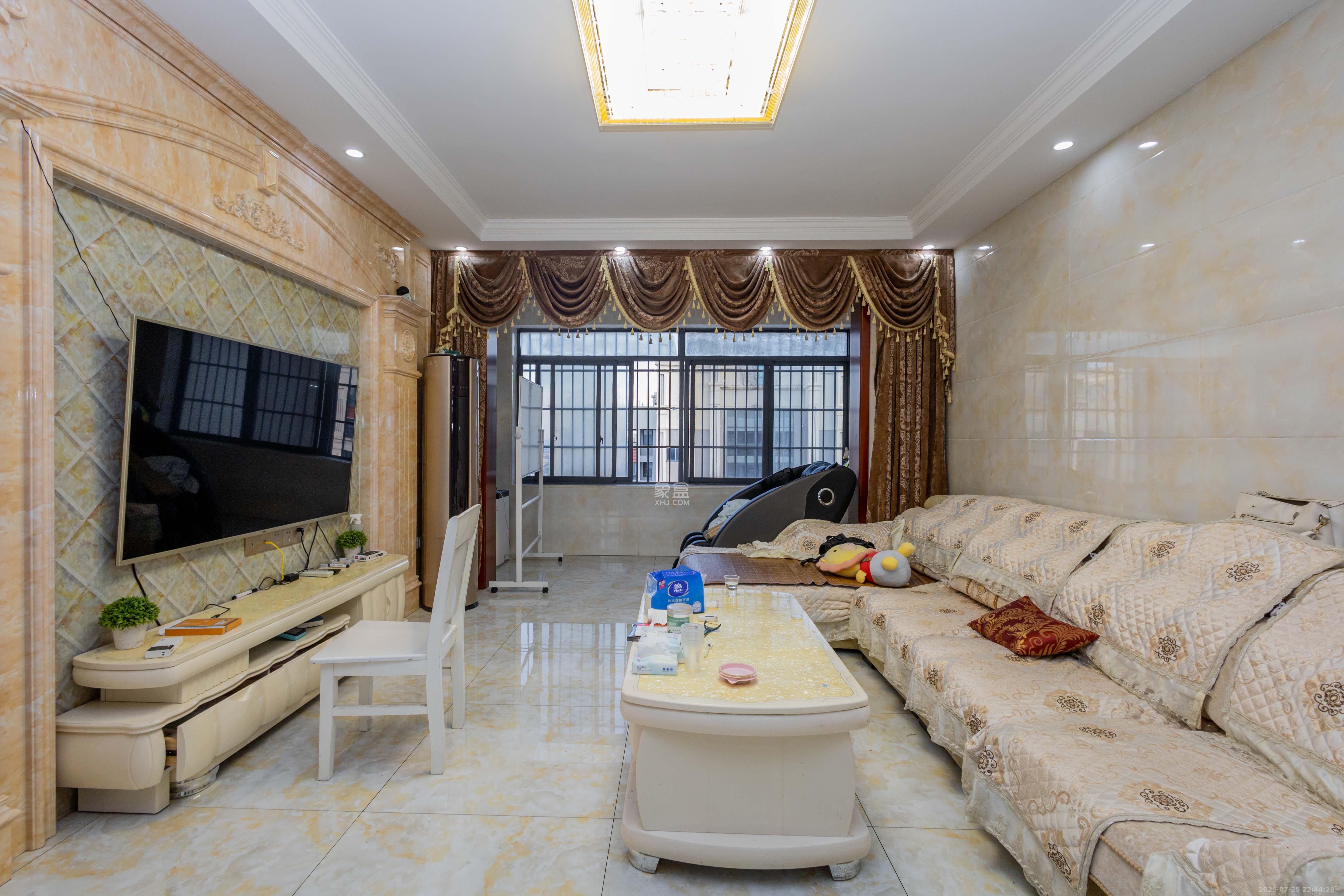 辉宏橄榄城  4室2厅2卫    74.0万 辉宏橄榄城  4室2厅2卫    74.0万客厅