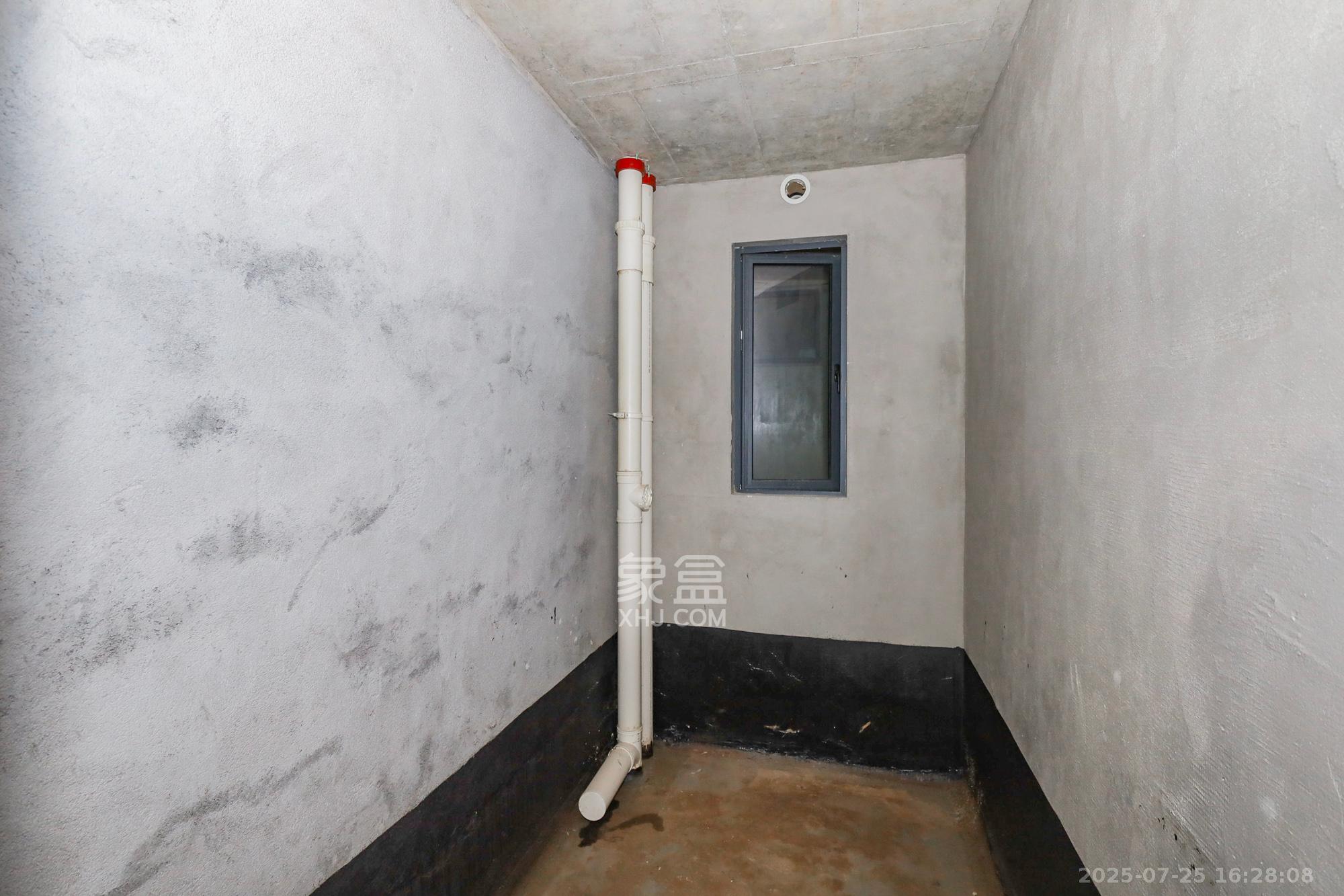 轨道中建麓江府  3室2厅2卫    160.0万卫生间