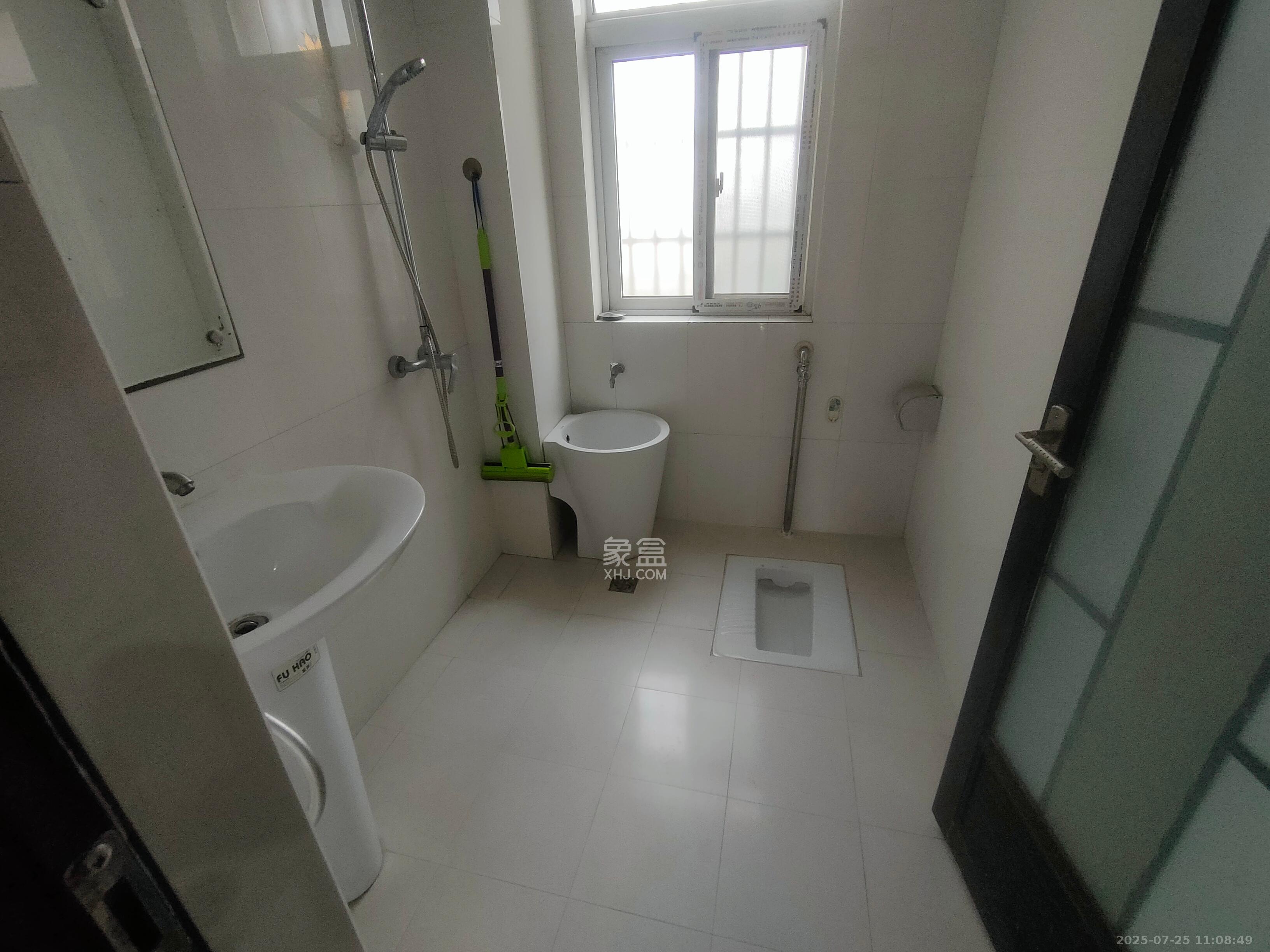 鸿景雅苑  3室2厅1卫    3800.0元/月 鸿景雅苑  3室2厅1卫    3800.0元/月室内图