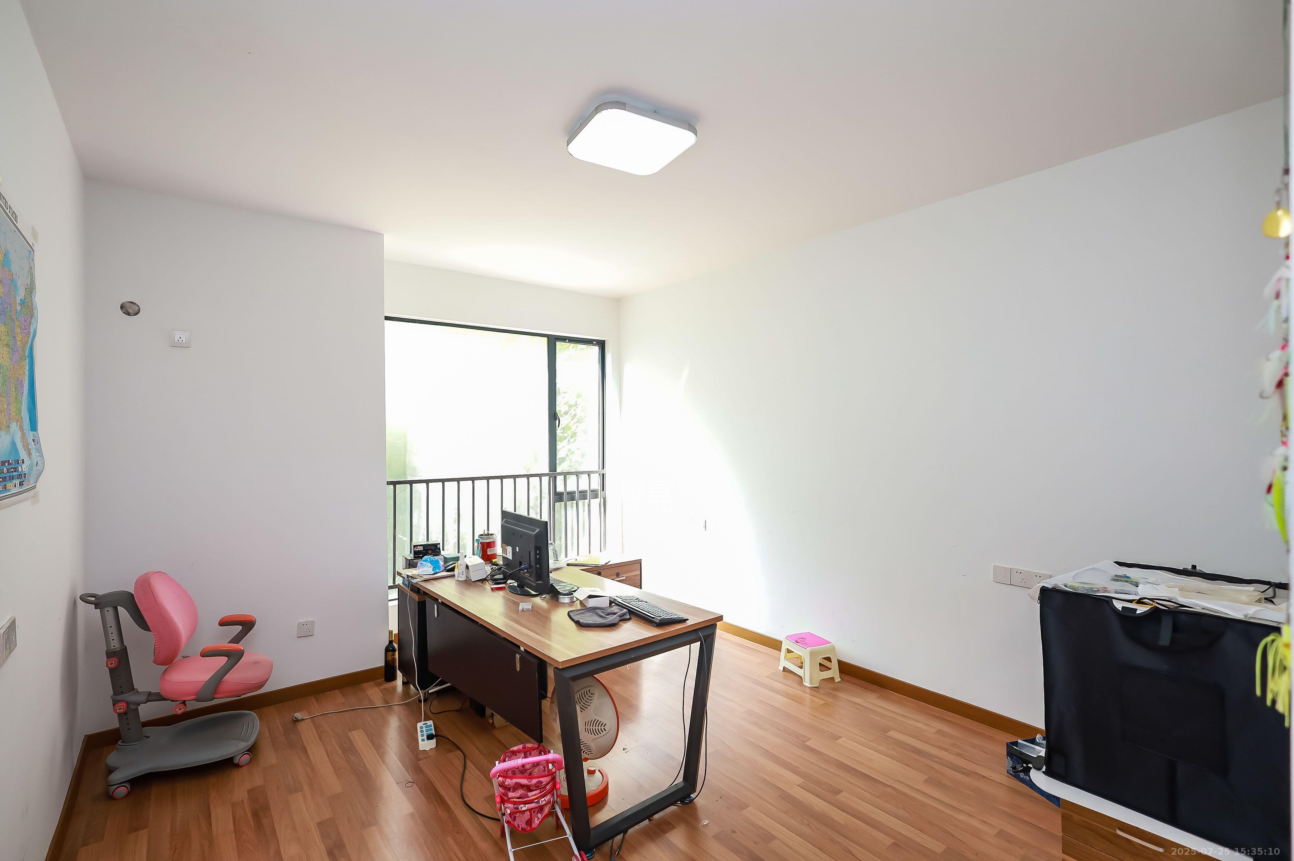 金科东方大院三四期 4室2厅2卫 4000.0元/月 金科东方大院三四期 4室2厅2卫 4000.0元/月室内图