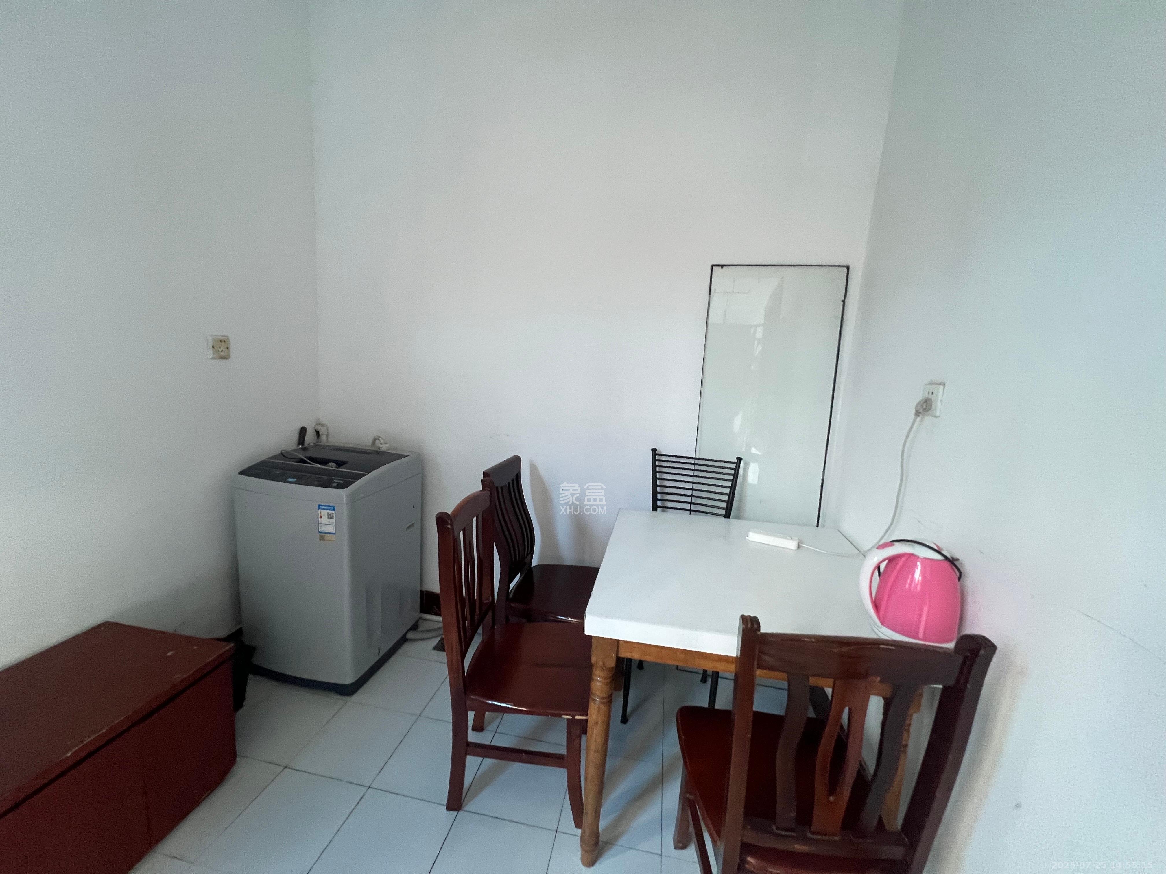 市直属机关宿舍 3室1厅1卫 1500.0元/月 市直属机关宿舍 3室1厅1卫 1500.0元/月室内图