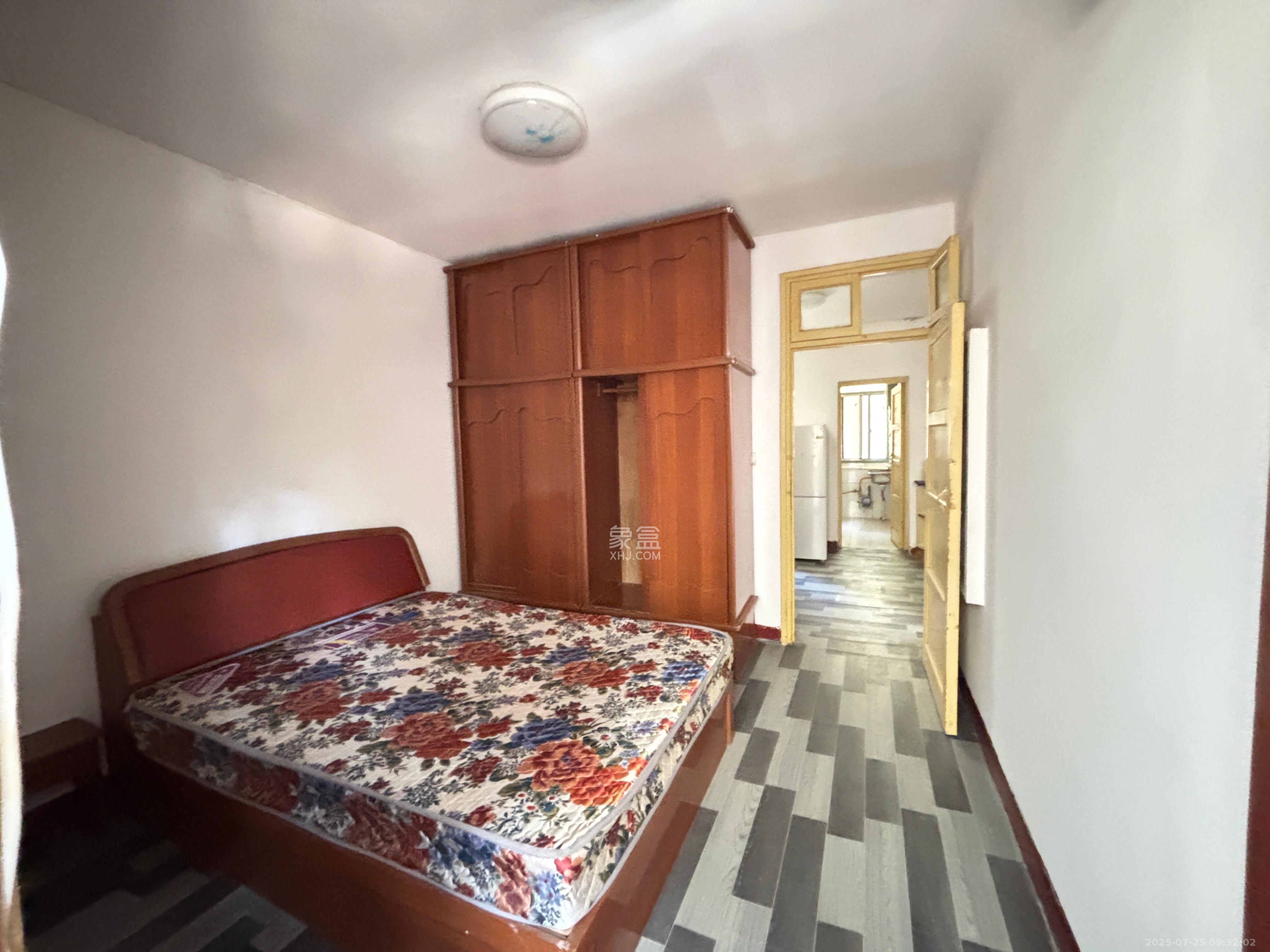 油铺街社区人造板厂宿舍  2室1厅1卫    1800.0元/月 油铺街社区人造板厂宿舍  2室1厅1卫    1800.0元/月室内图