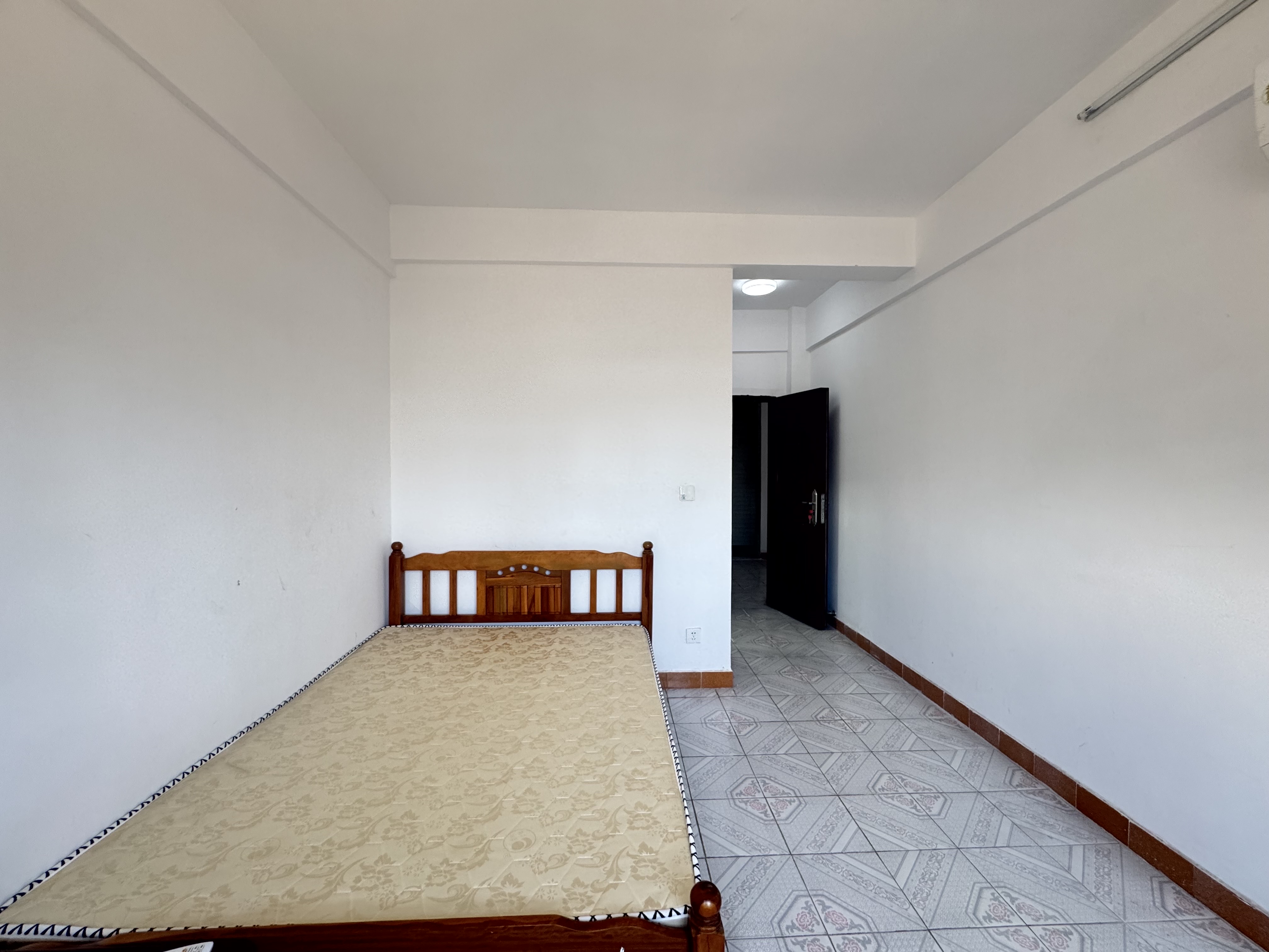 鹏达公寓 3室2厅2卫 1800.0元/月 鹏达公寓 3室2厅2卫 1800.0元/月室内图