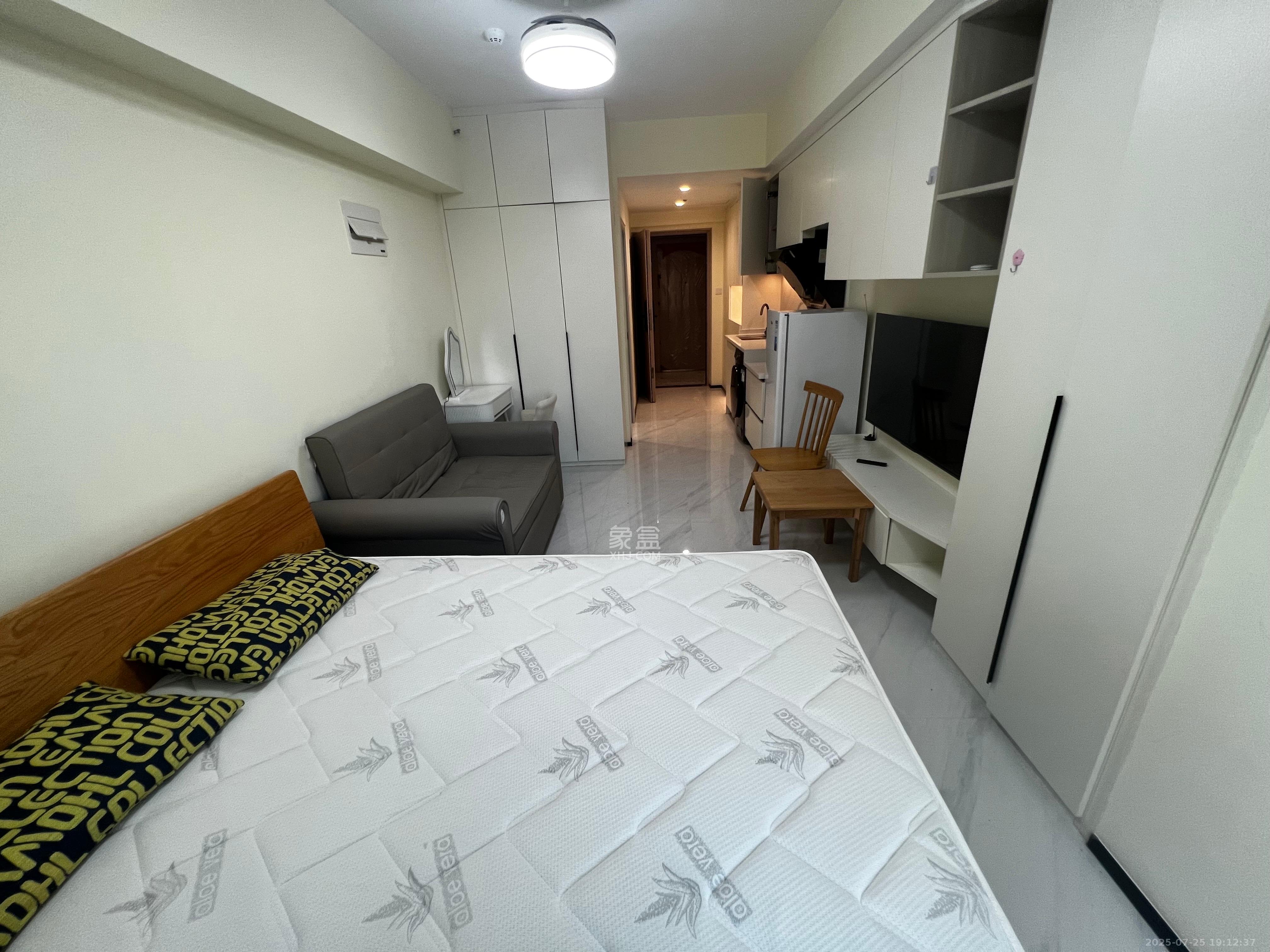 保利中环广场(保利中悦苑) 1室1厅1卫 1700.0元/月 保利中环广场(保利中悦苑) 1室1厅1卫 1700.0元/月室内图