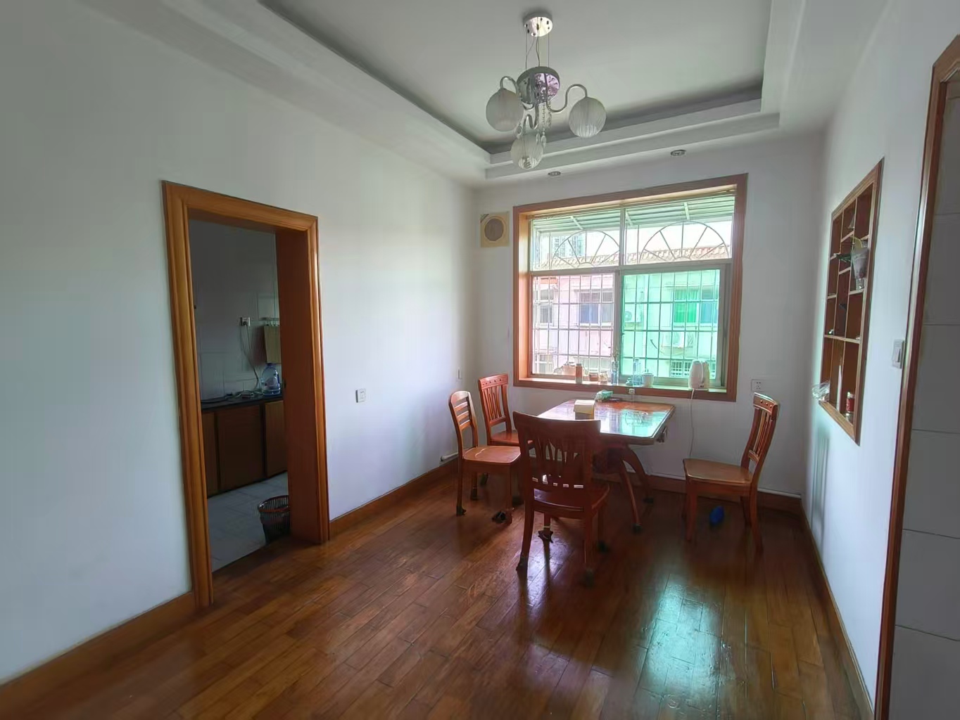 中心医院家属区  3室2厅1卫    1680.0元/月室内图