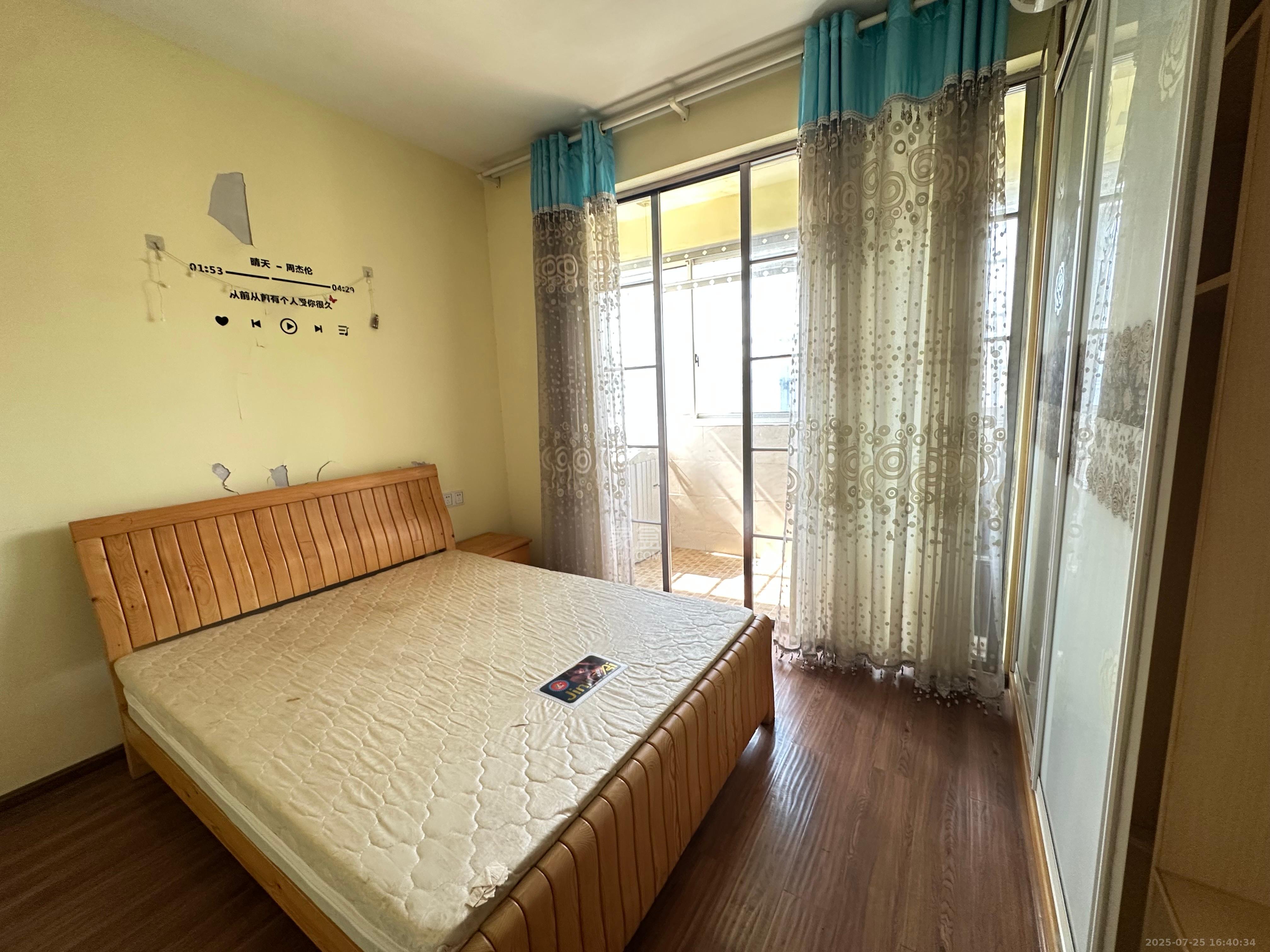 鄱阳小区 3室2厅2卫 1900.0元/月 鄱阳小区 3室2厅2卫 1900.0元/月室内图