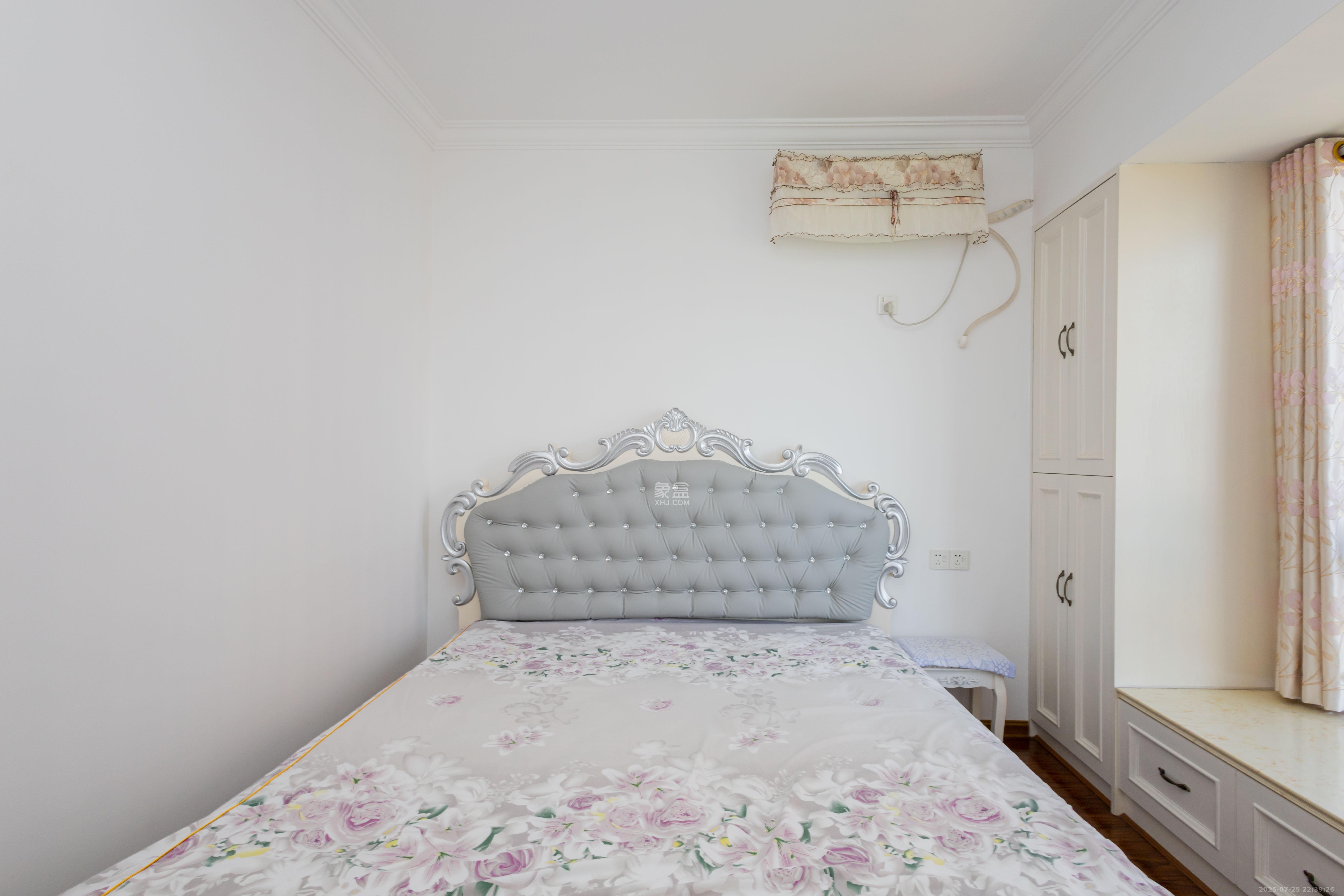 海德公园  4室2厅2卫    91.8万卧室