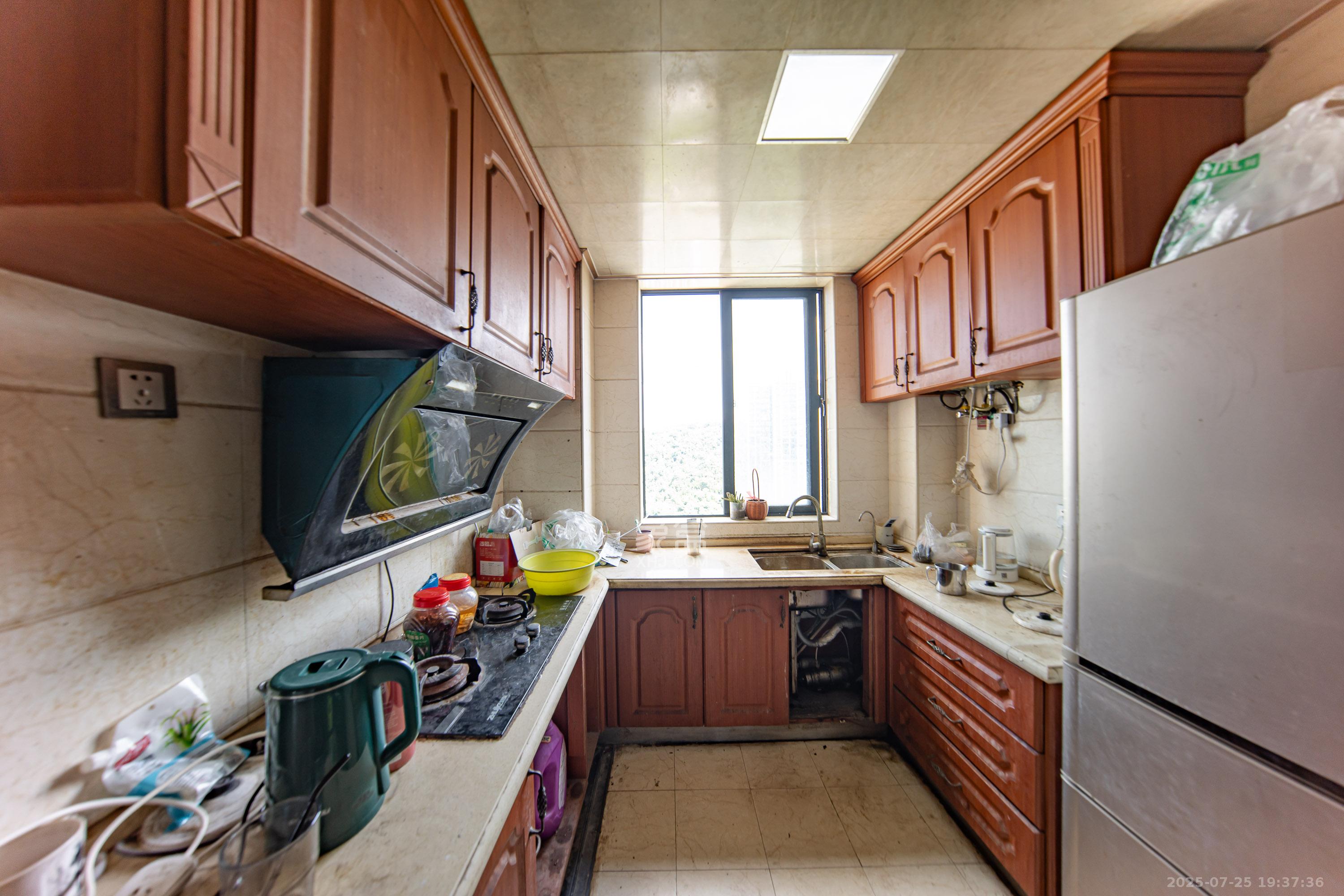 中建麓山和苑  5室2厅2卫    78.0万 中建麓山和苑  5室2厅2卫    78.0万厨房