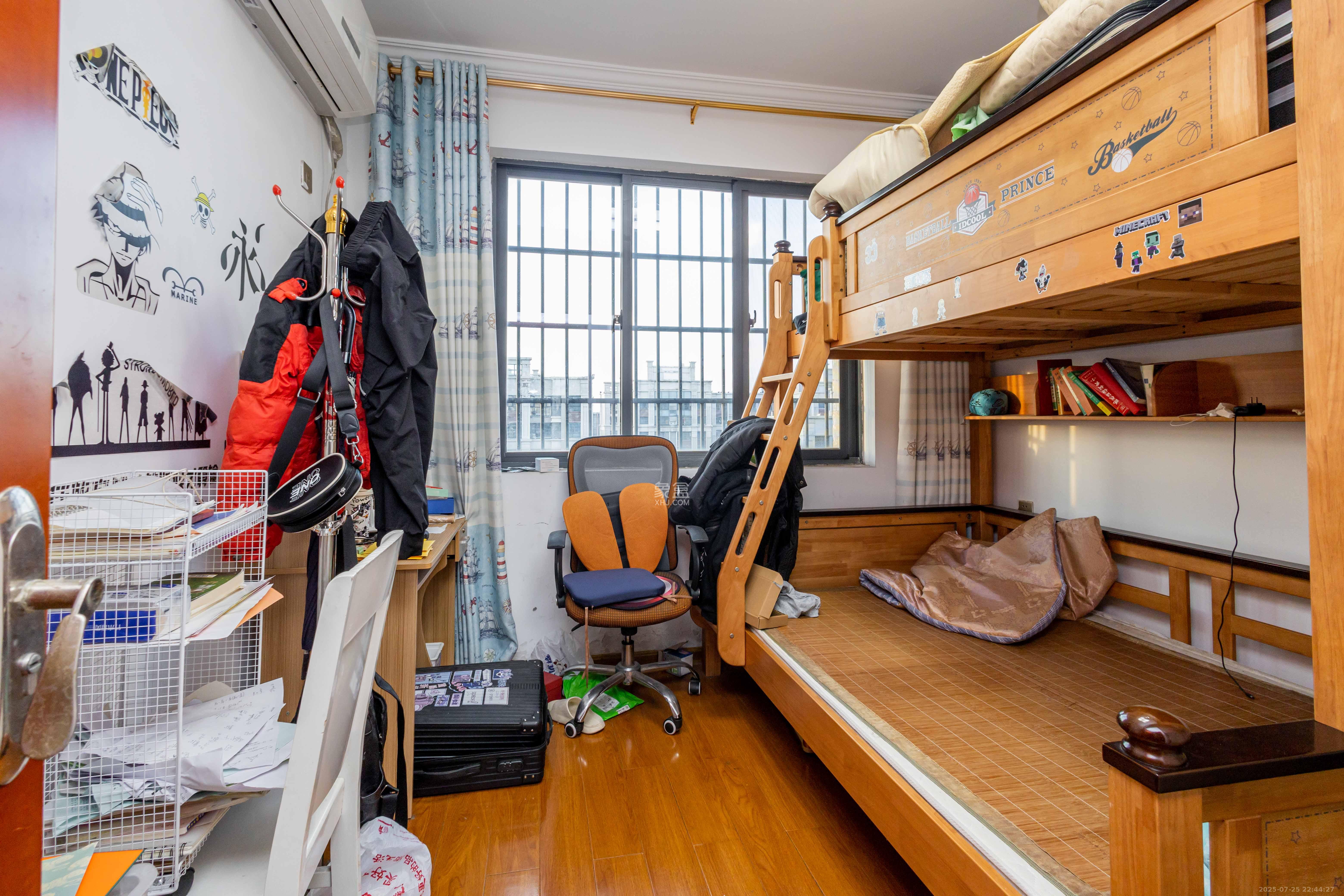 辉宏橄榄城  4室2厅2卫    74.0万卧室