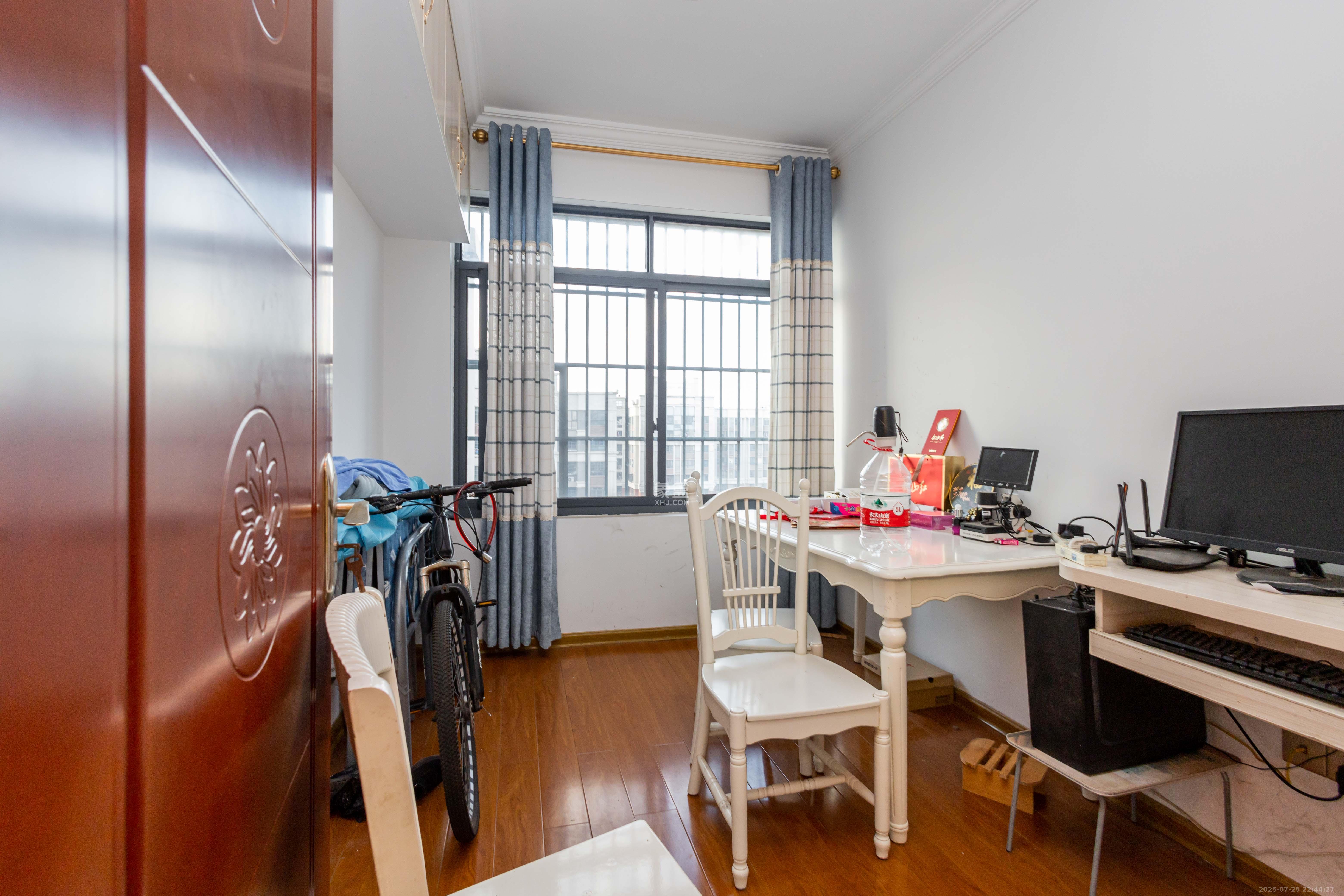 辉宏橄榄城  4室2厅2卫    74.0万卧室