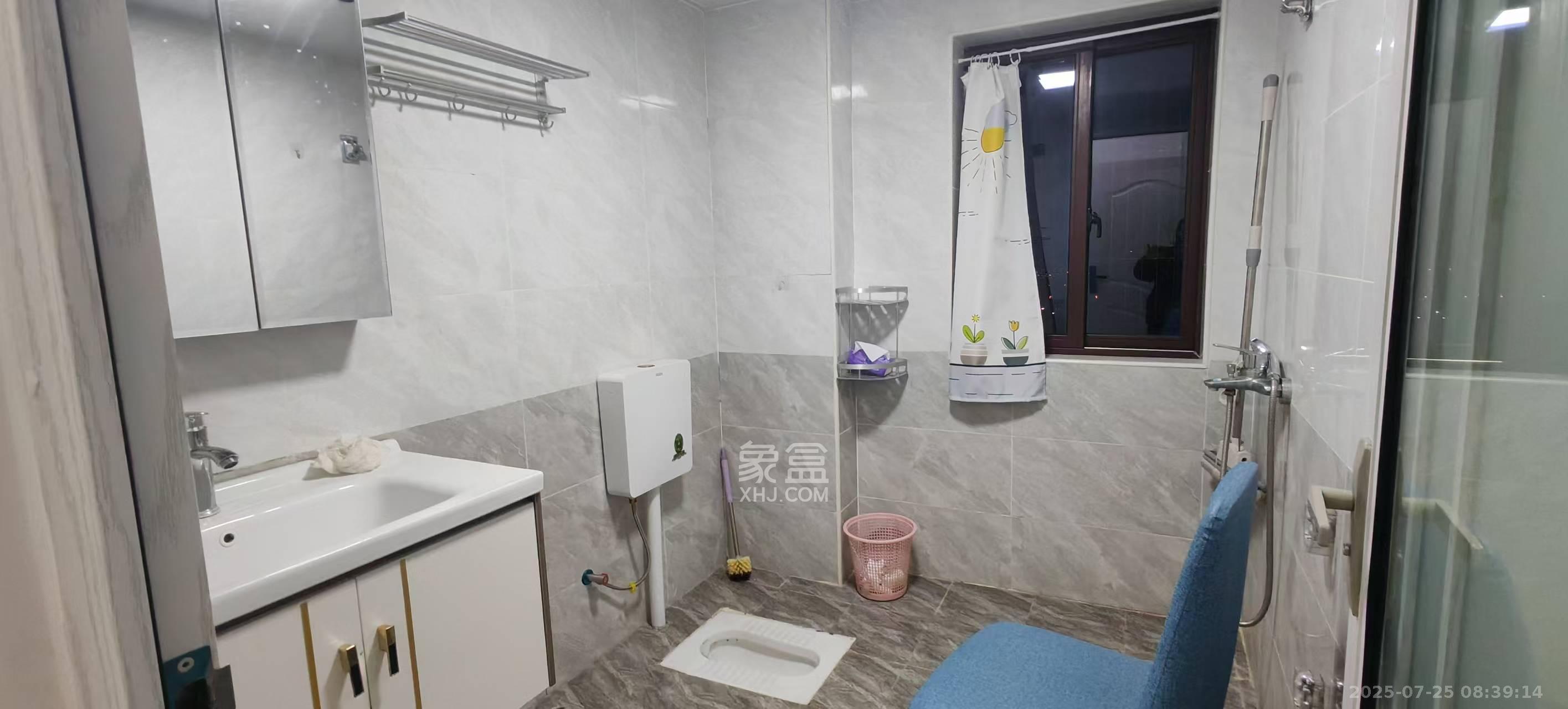 东方美地 4室2厅2卫 3600.0元/月 东方美地 4室2厅2卫 3600.0元/月室内图