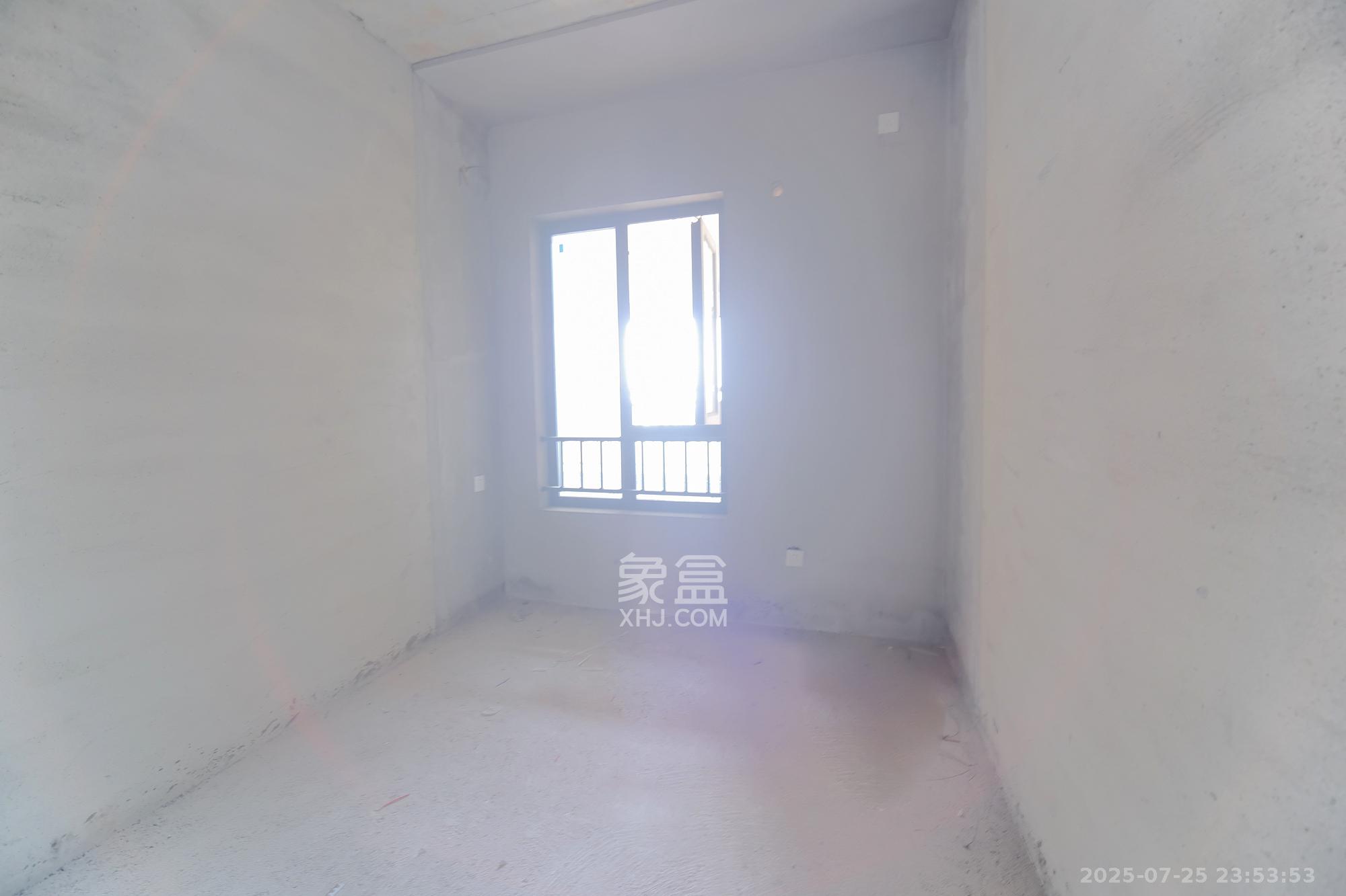 荣盛城 4室2厅2卫 78.0万 荣盛城 4室2厅2卫 78.0万卧室