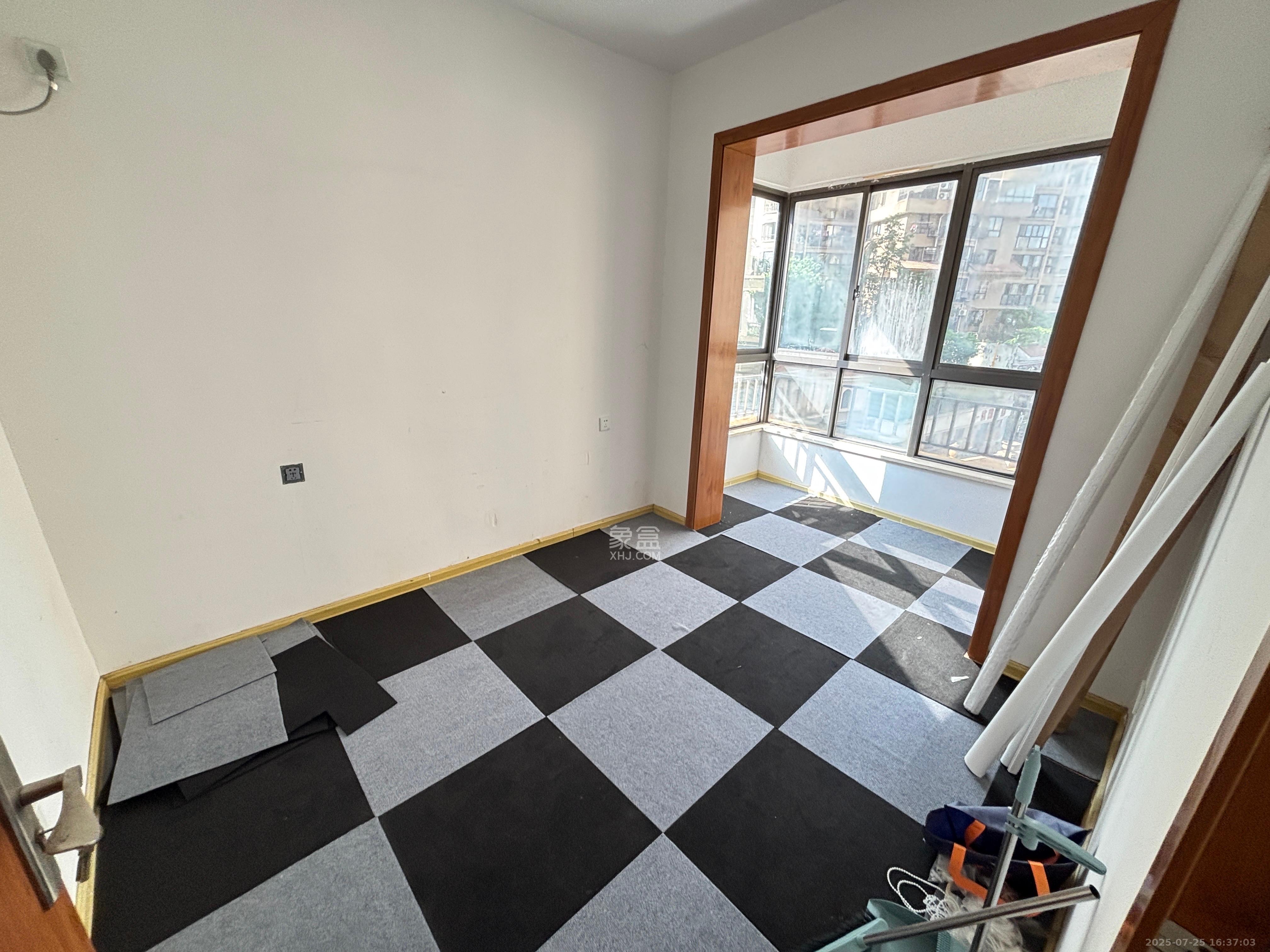 钱隆樽品(一、二、三期) 1室1厅1卫 2000.0元/月 钱隆樽品(一、二、三期) 1室1厅1卫 2000.0元/月室内图