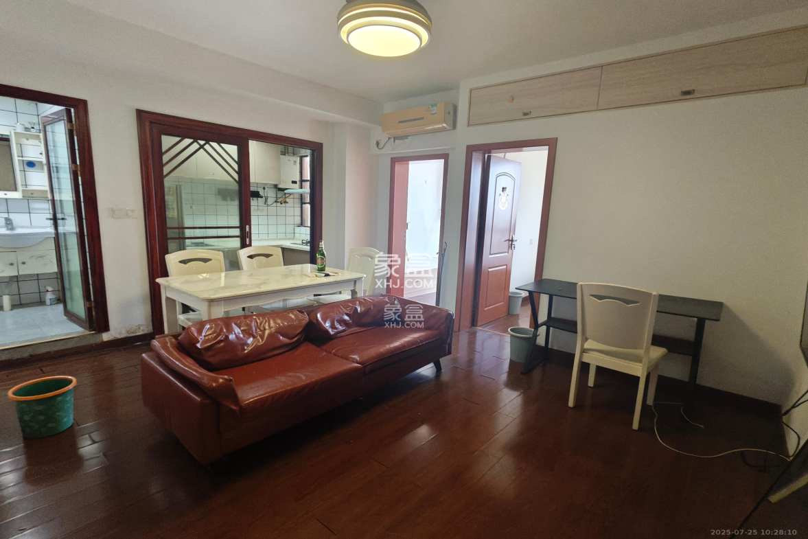 欧亚达国际广场 2室1厅1卫 2100.0元/月 欧亚达国际广场 2室1厅1卫 2100.0元/月室内图