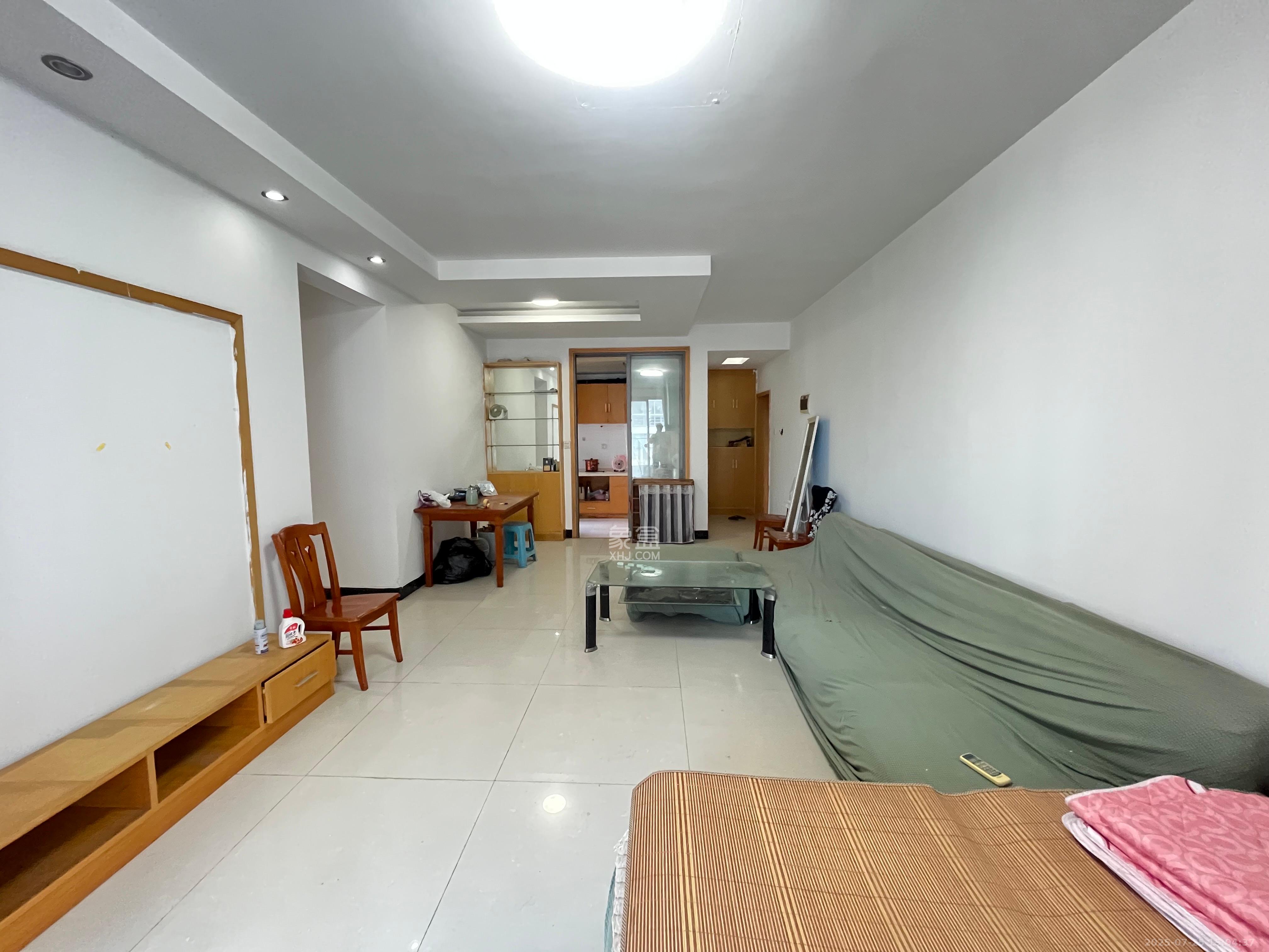 银港水晶城 3室2厅2卫 2800.0元/月 银港水晶城 3室2厅2卫 2800.0元/月室内图